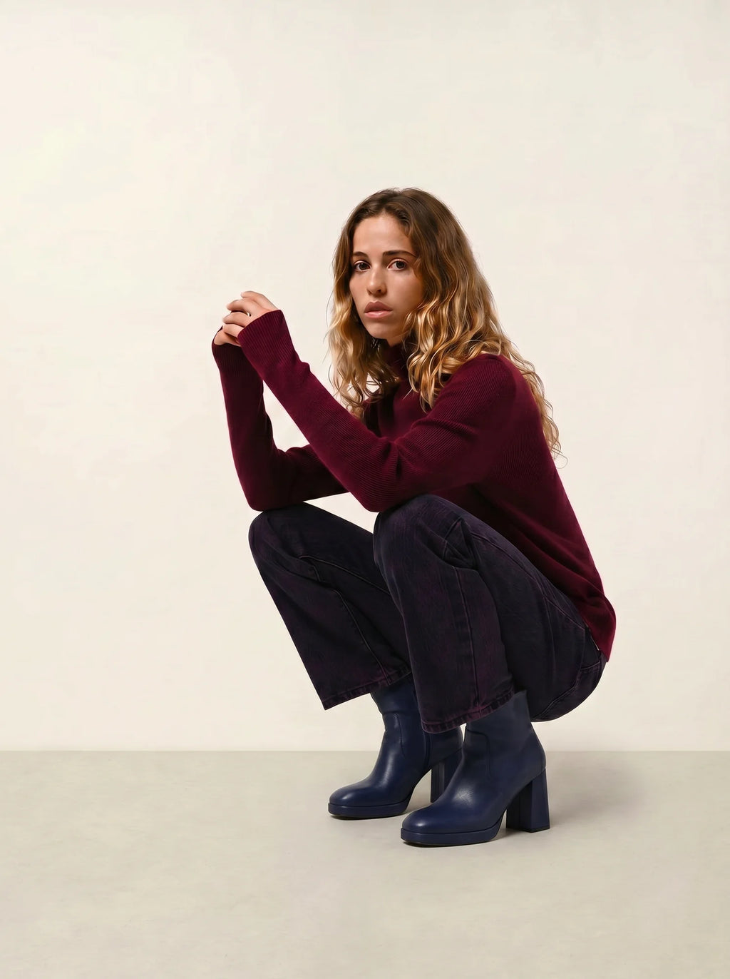 SUZIE pull col roulé bordeaux