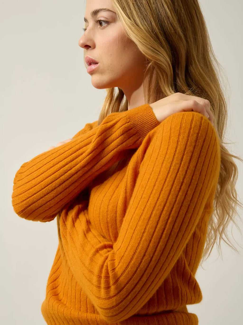 BELLA pullover rundhalsausschnitt ocker