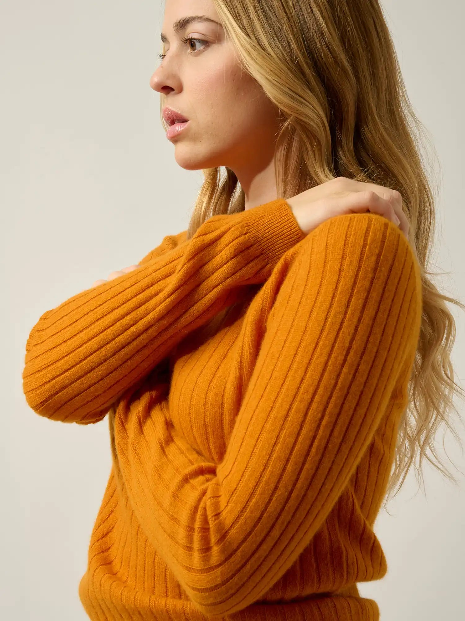 BELLA pullover rundhalsausschnitt ocker