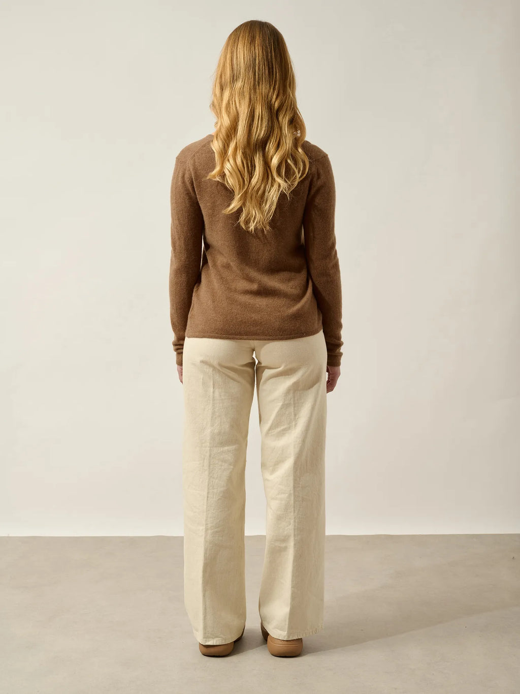 CHALAIS Strickjacke V-Ausschnitt Haselnussbraun