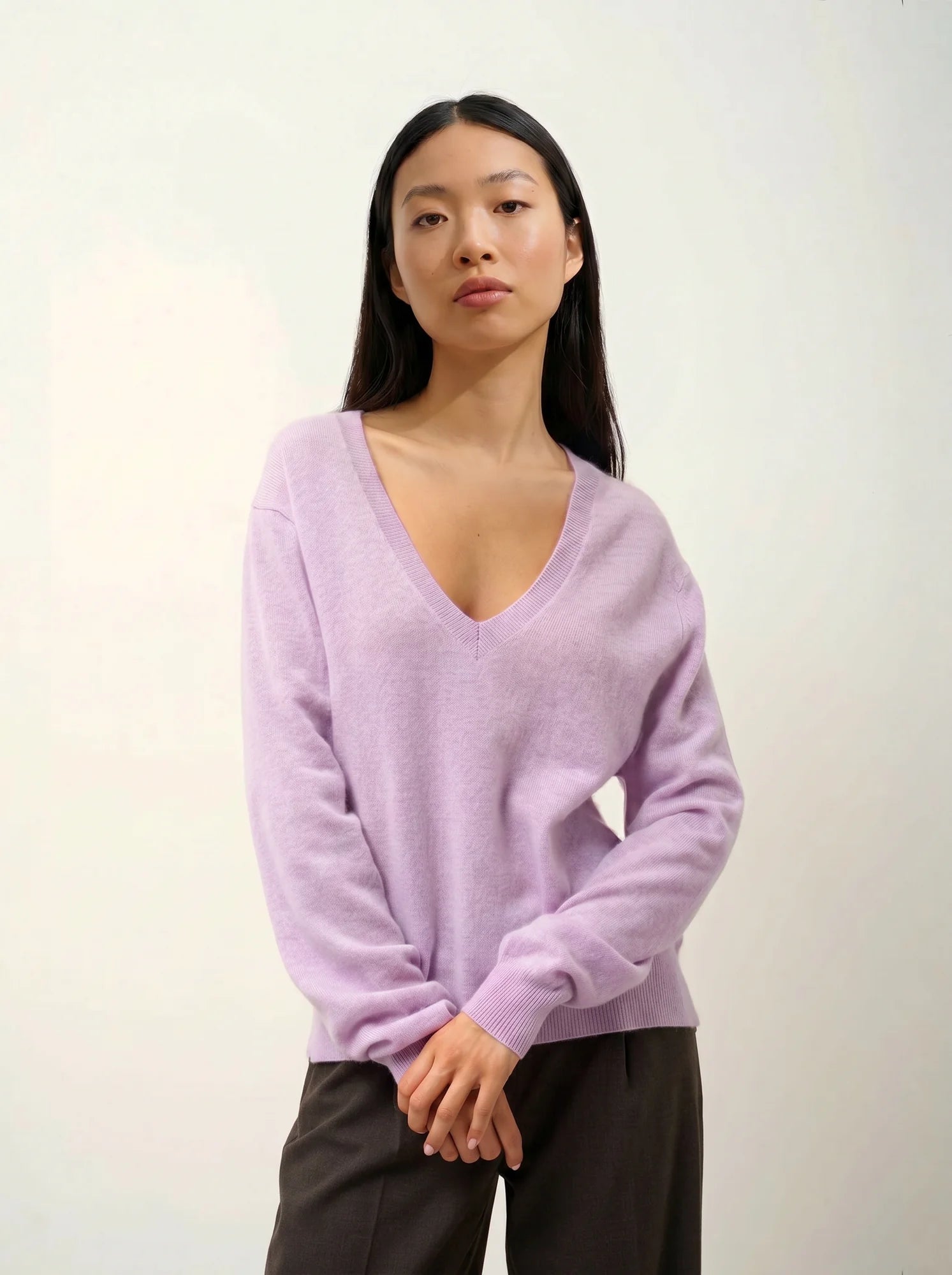 GIEGN Pullover V-Ausschnitt vorne und hinten Malvenfarben meliert