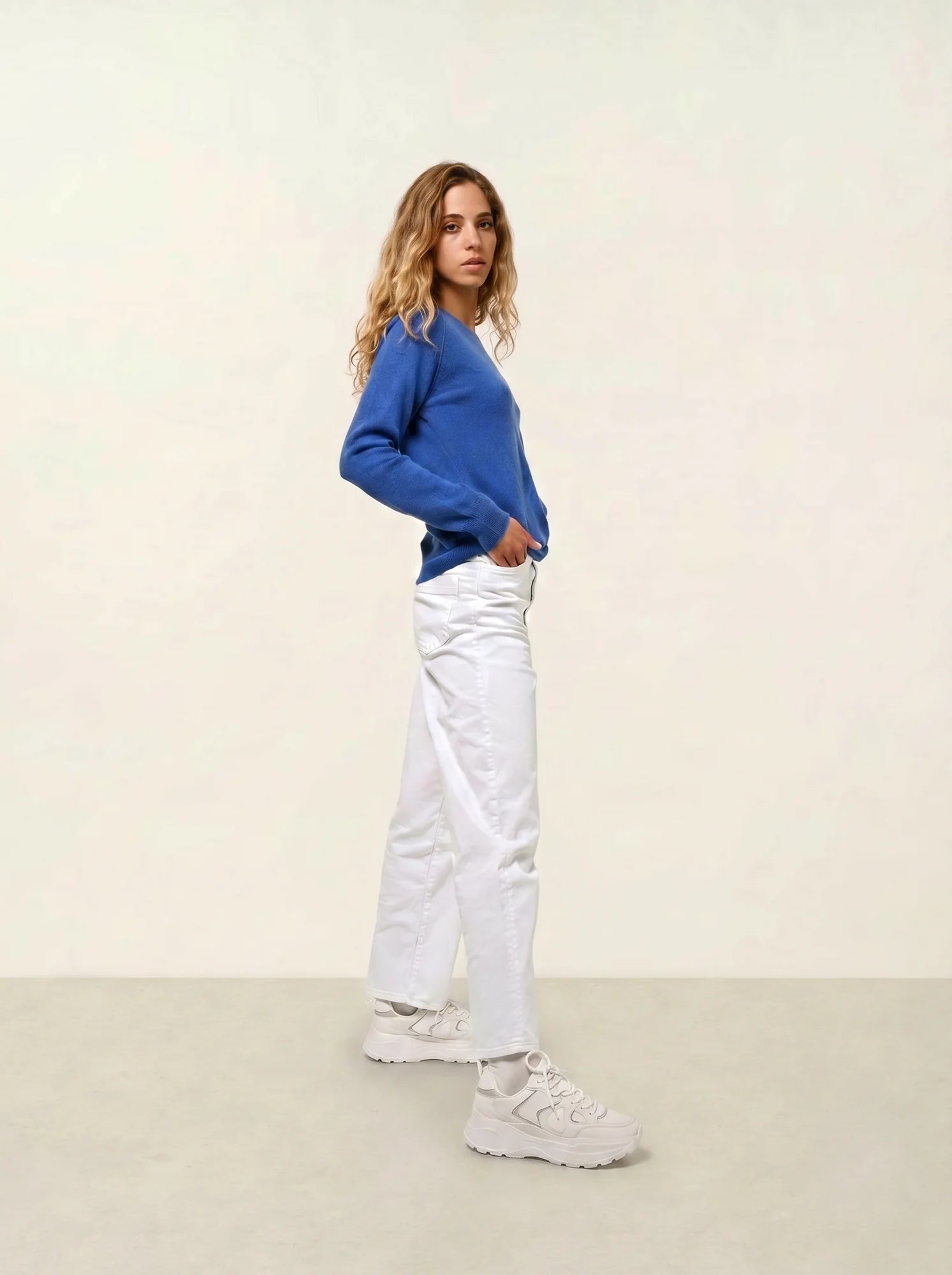 GIUSALET pull col V bleu électrique