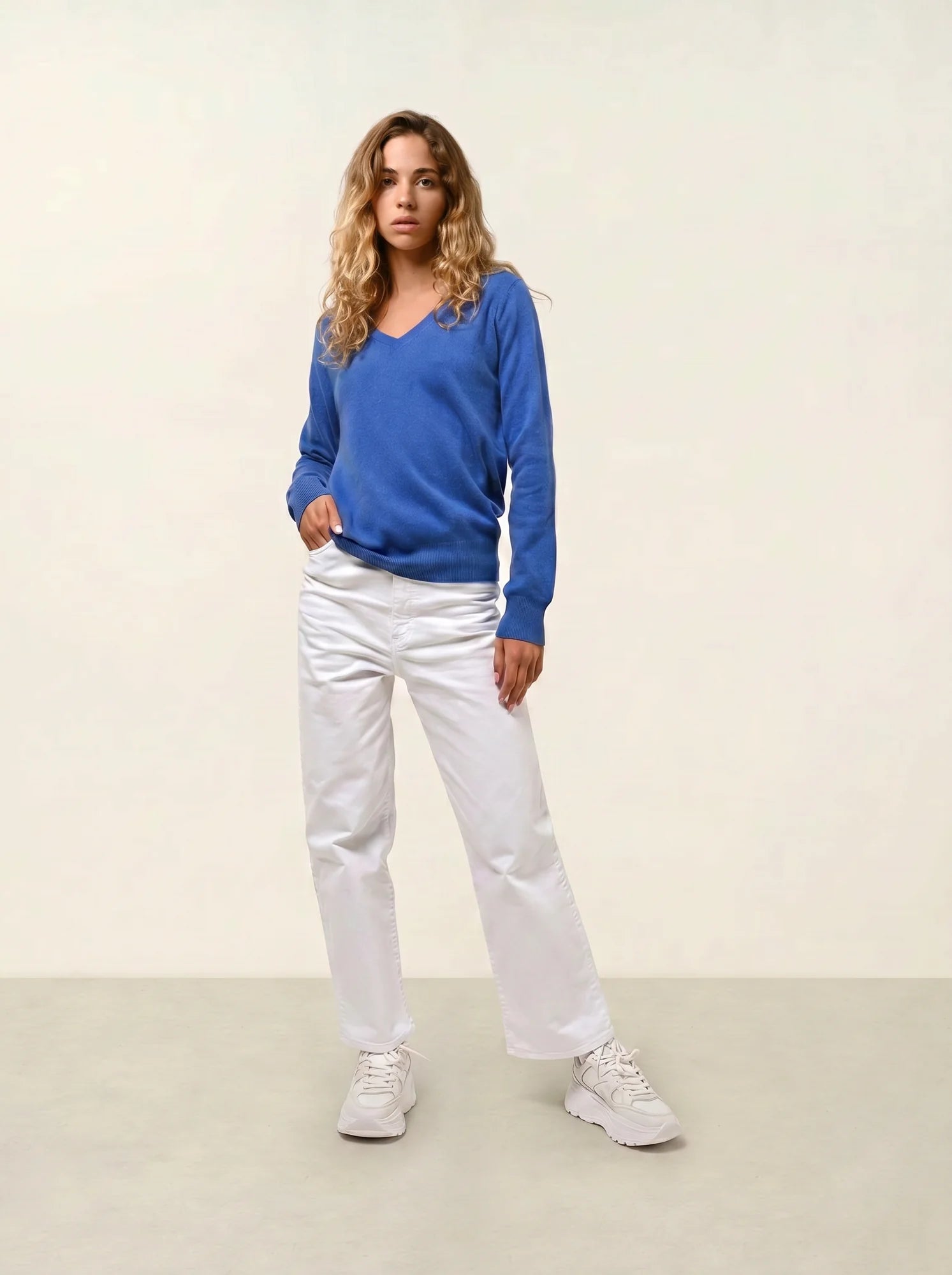GIUSALET pull col V bleu électrique