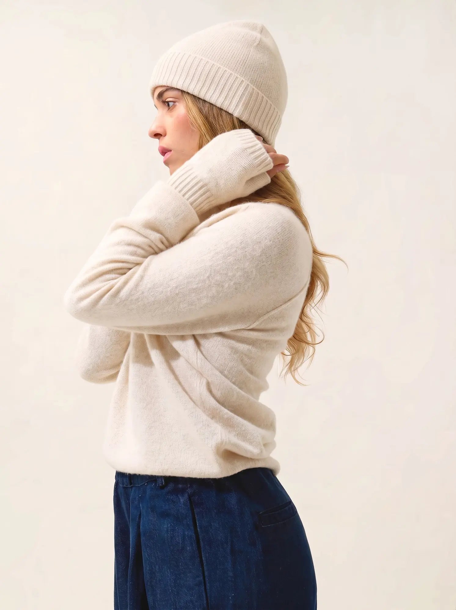 IRIS fingerless gloves 6 ply snow