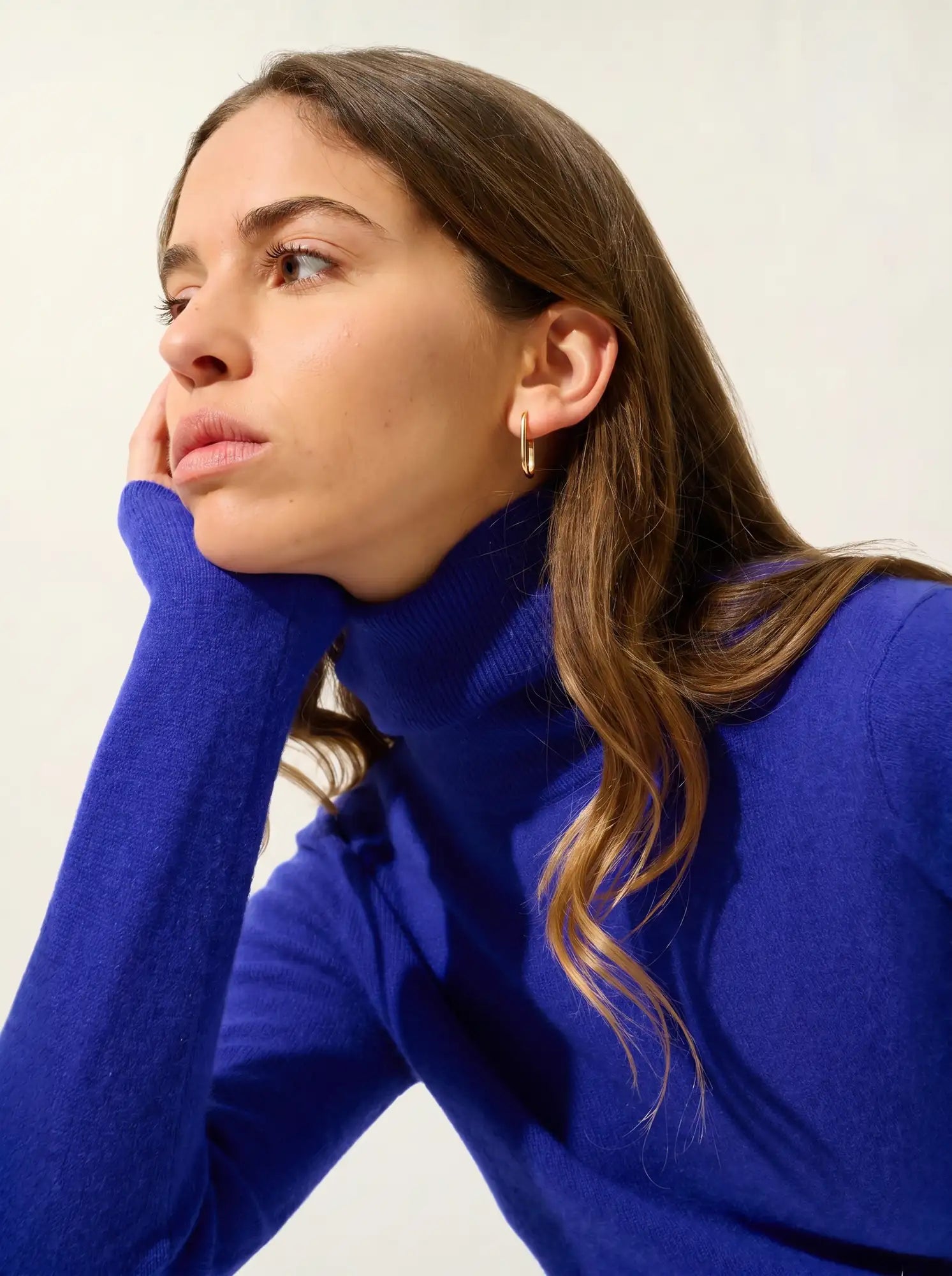 BISE pull col roulé indigo