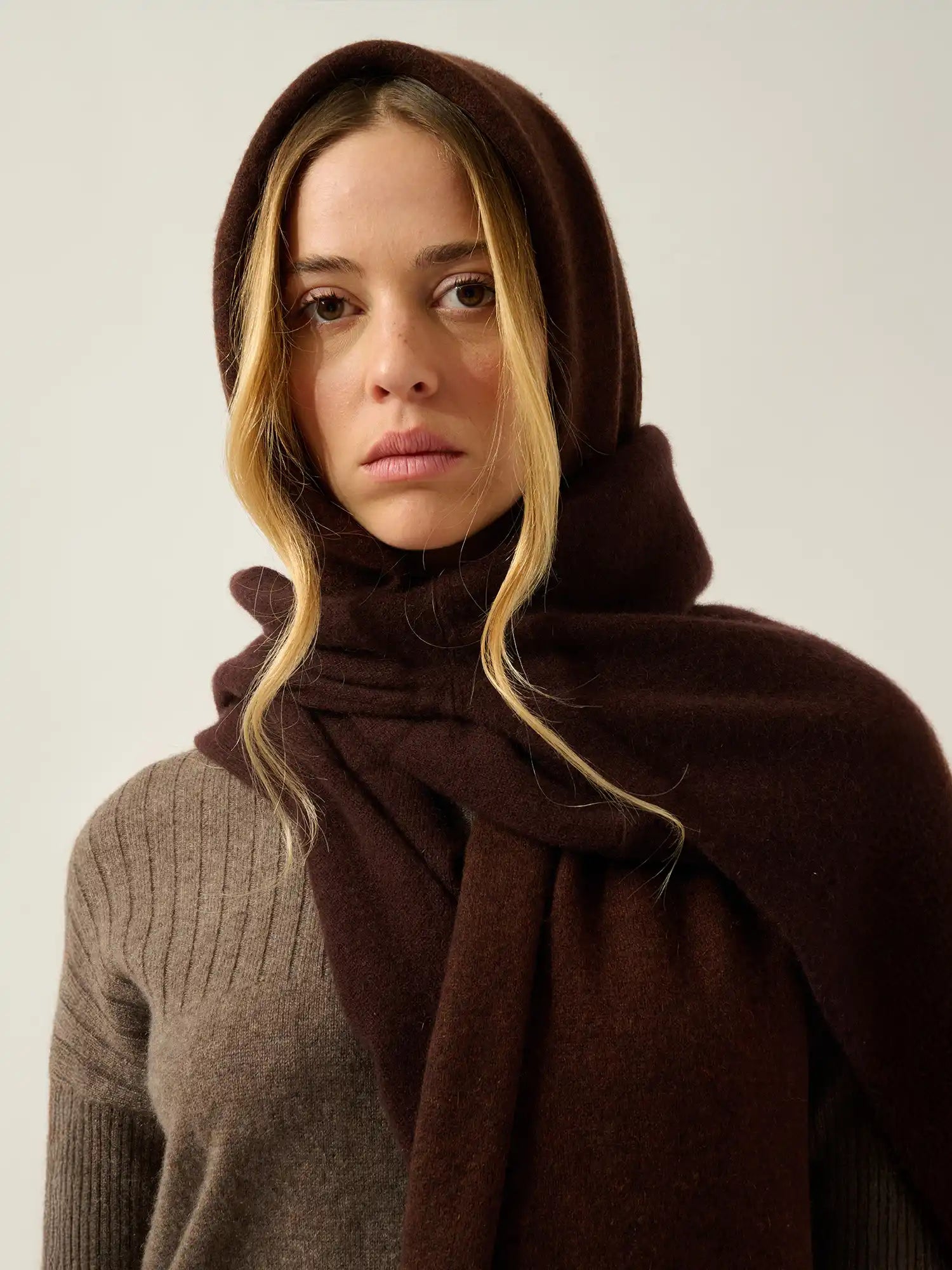 VAYMONT Scarf Coffee