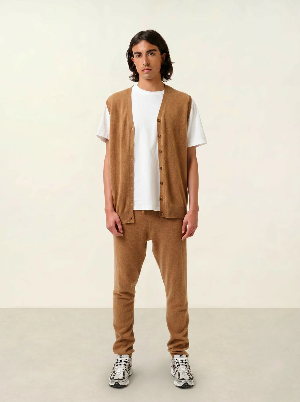 HUGO strickjacke v-ausschnitt ärmellos haselnuss