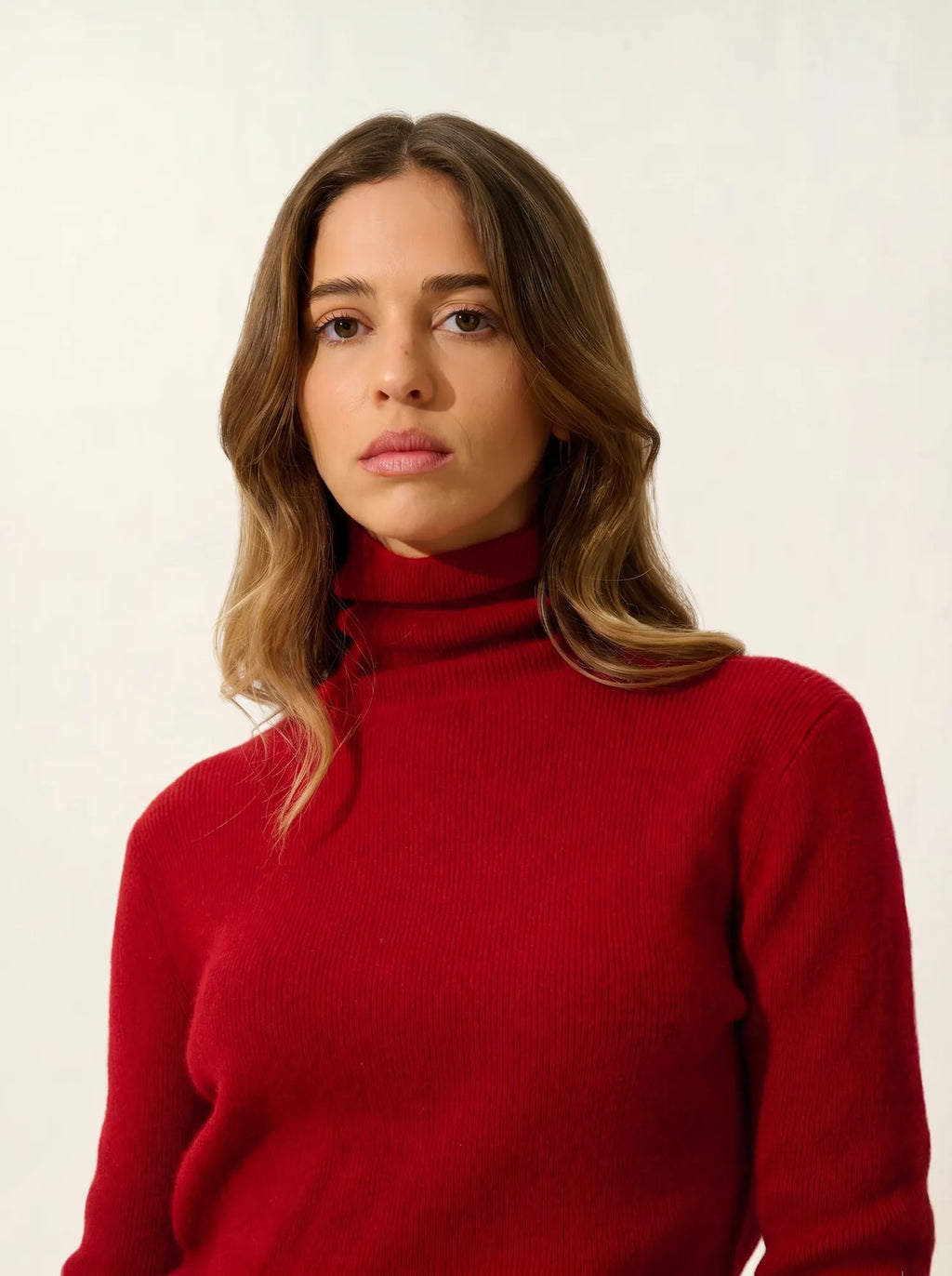 SUZIE pull col roulé rubis