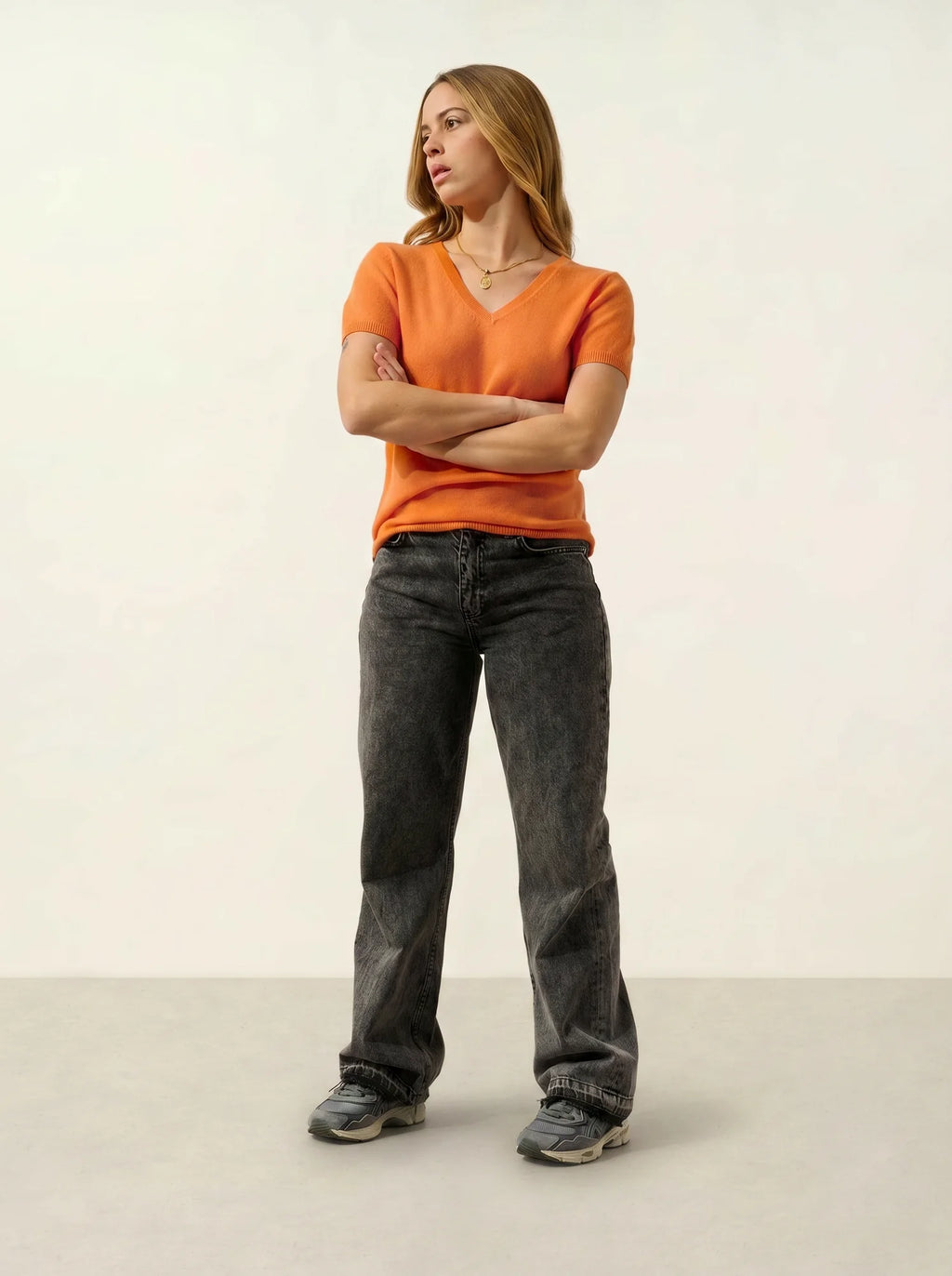 KALI t-shirt v-neck tangerine
