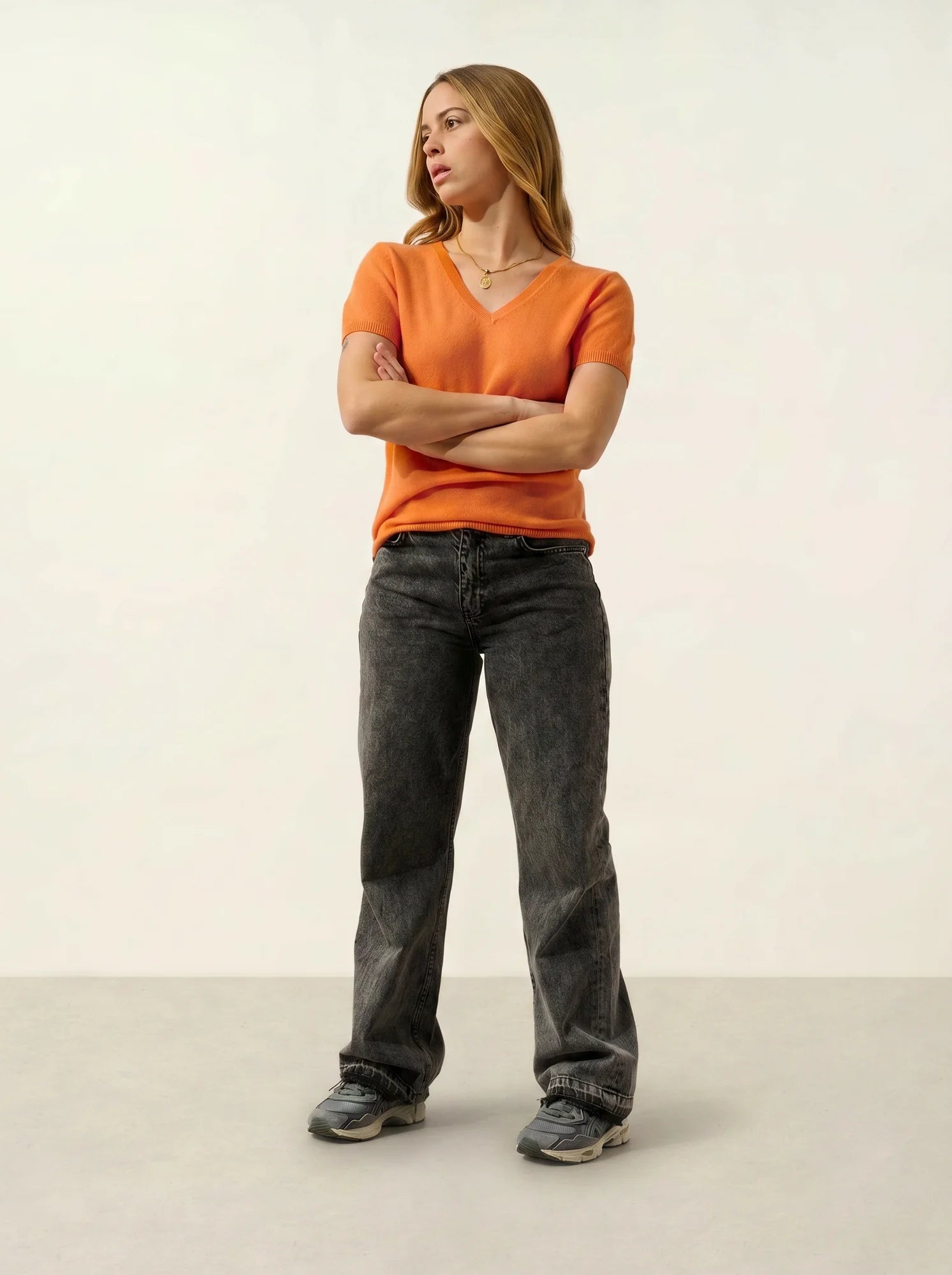 KALI t-shirt v-neck tangerine