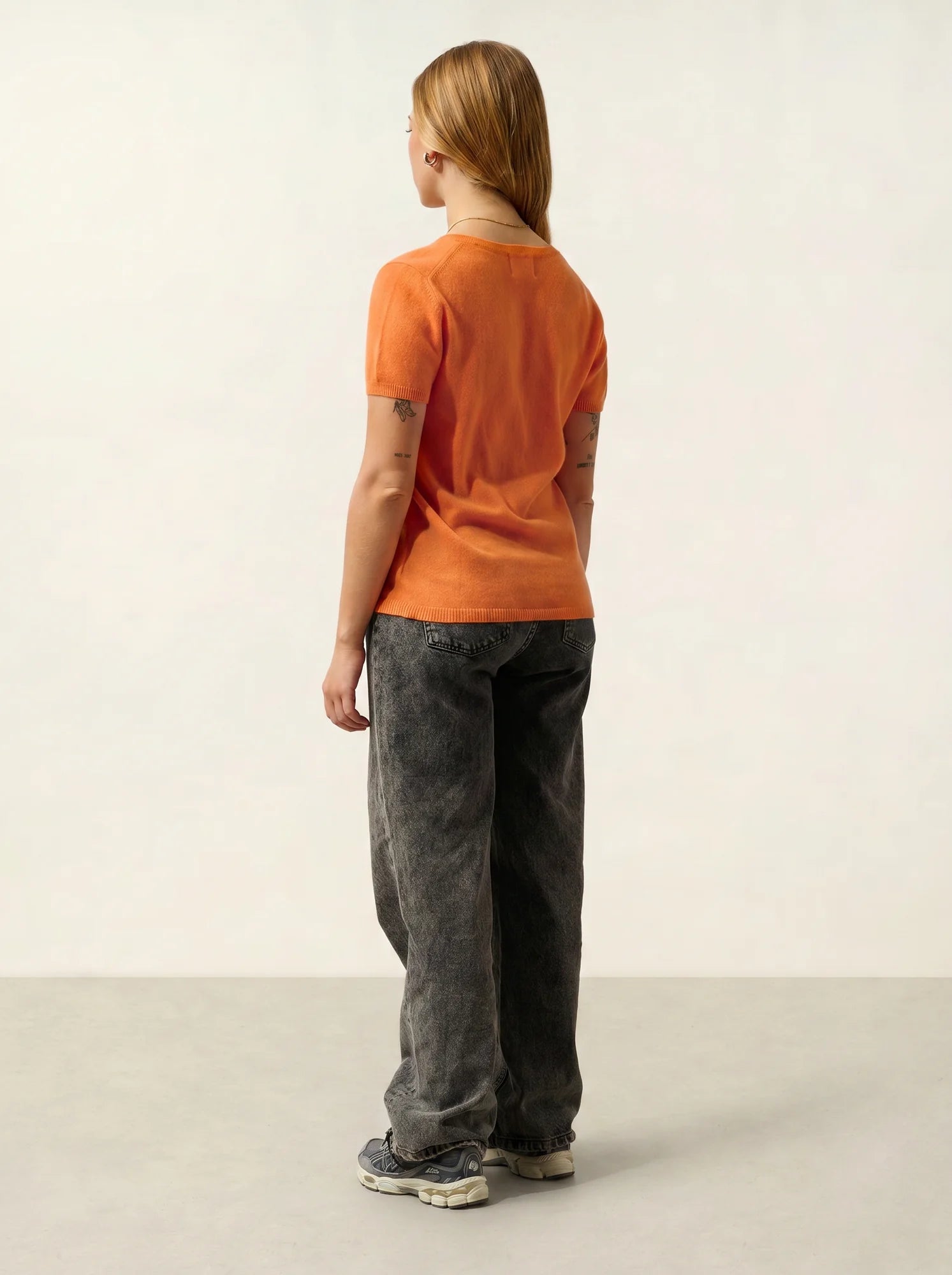 KALI t-shirt v-neck tangerine