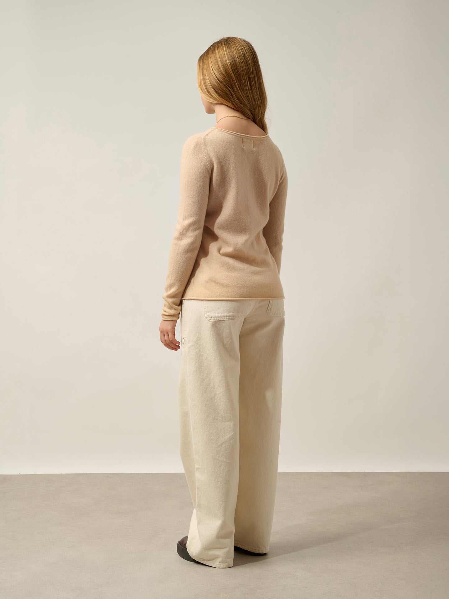 CRIOU Pullover mit beigem U-Boot-Ausschnitt aus 100% Kaschmir