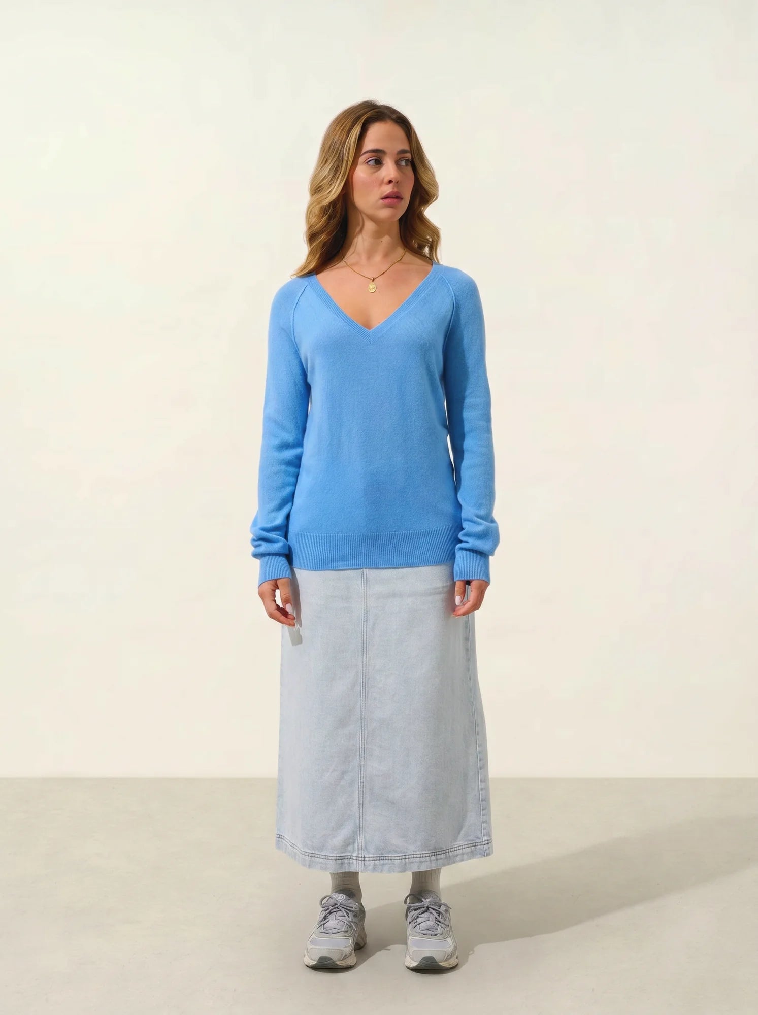 GIUSALET sweater v-neck baby blue