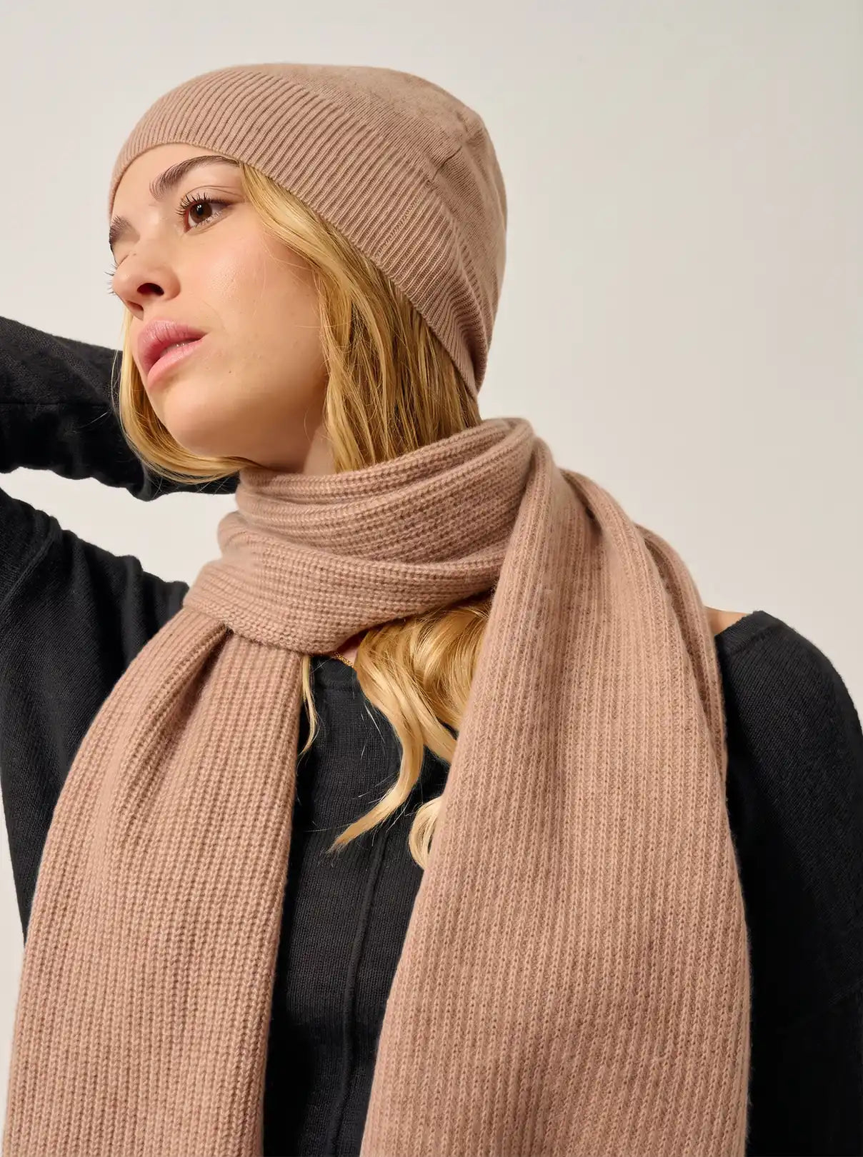 MANTI beanie beige