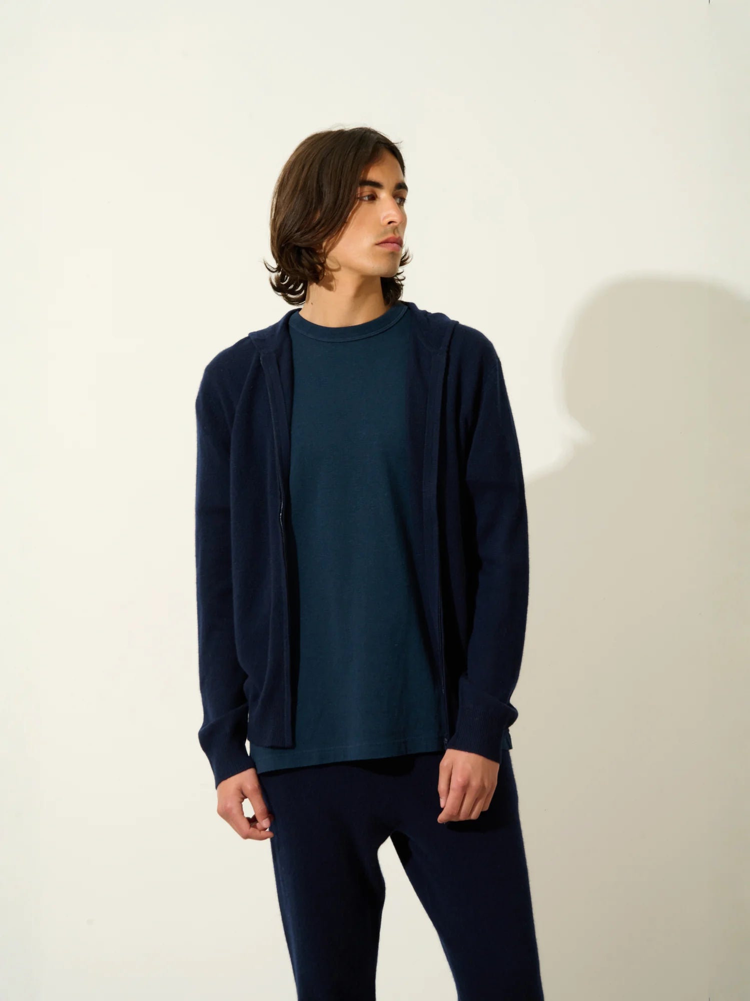 NEURRE gilet zippé capuche bleu marine