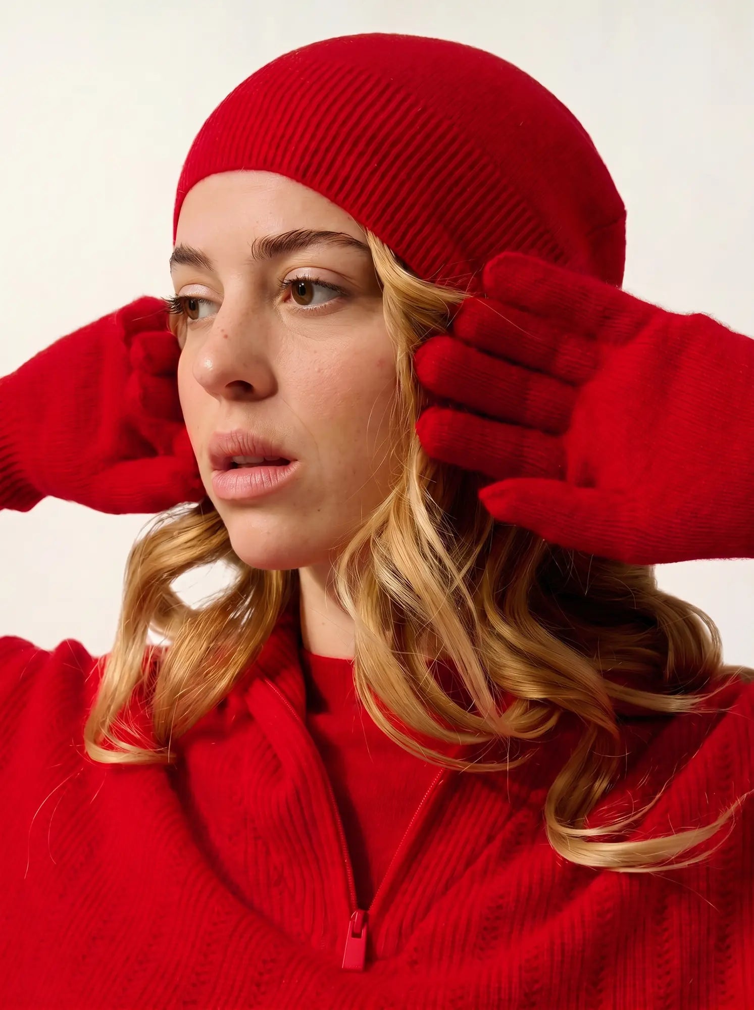 ROC gloves 4 ply red