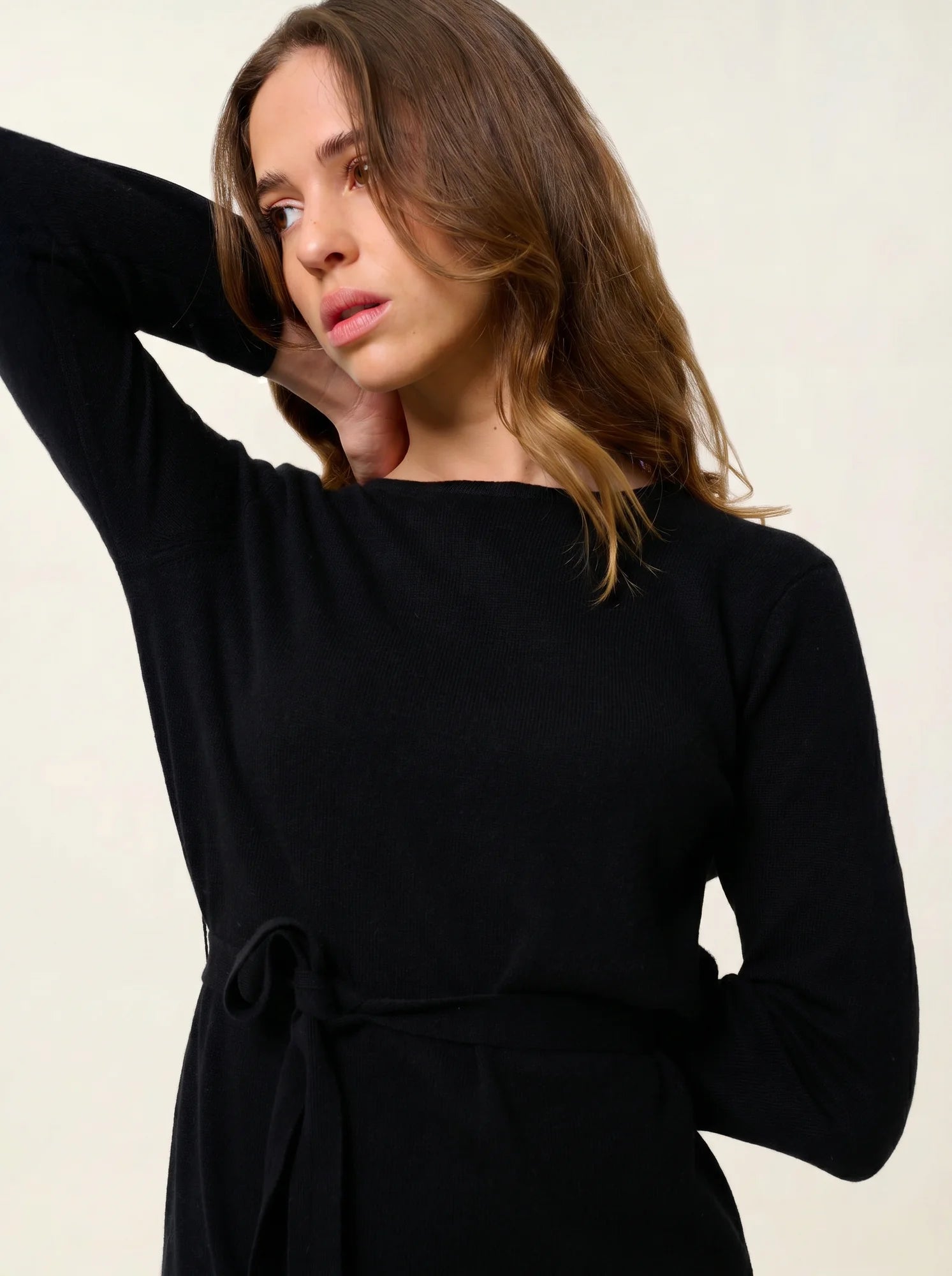 CONISTON robe col rond avec ceinture noir