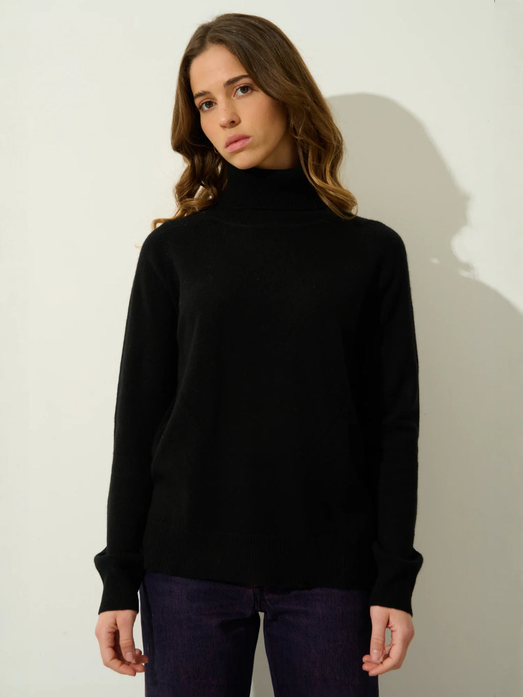 MADELINE pull col roulé noir