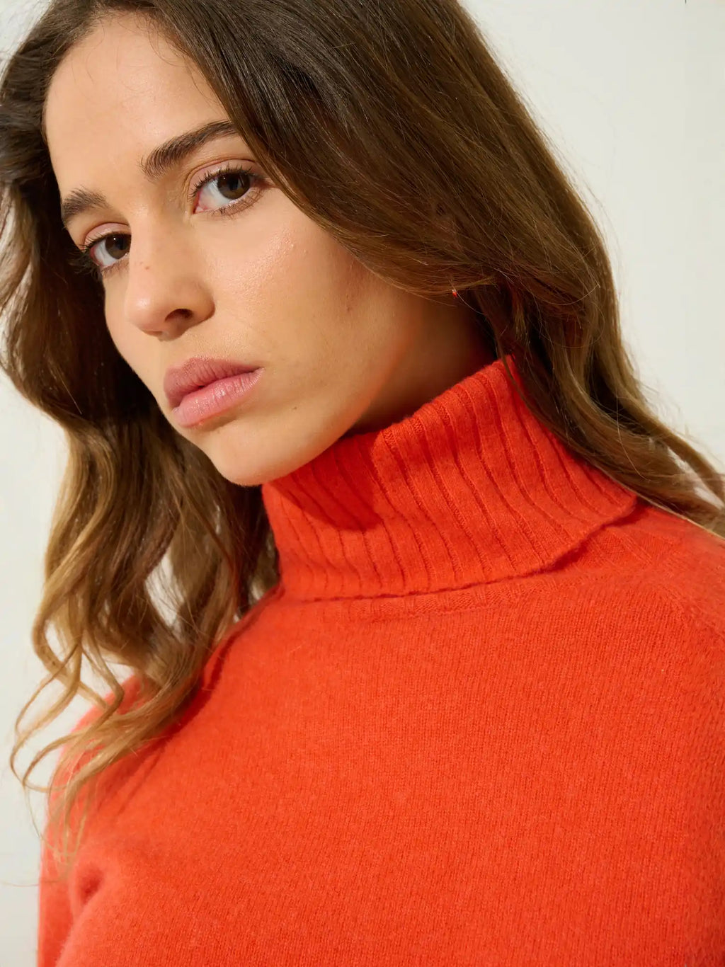 CASSY pull col roulé orange
