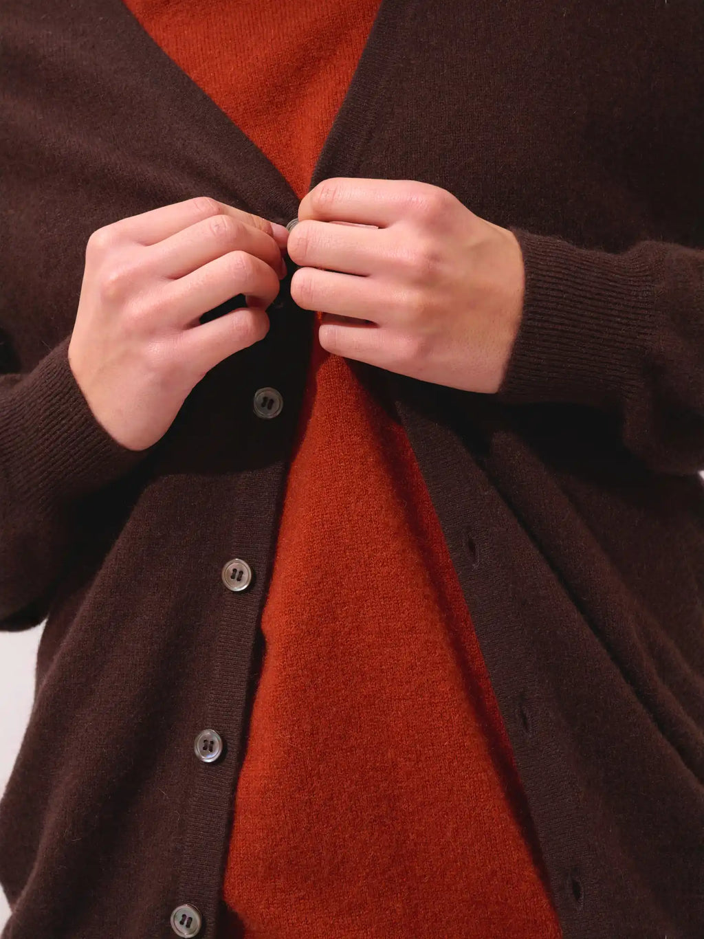 PIPA strickjacke v-ausschnitt schoko