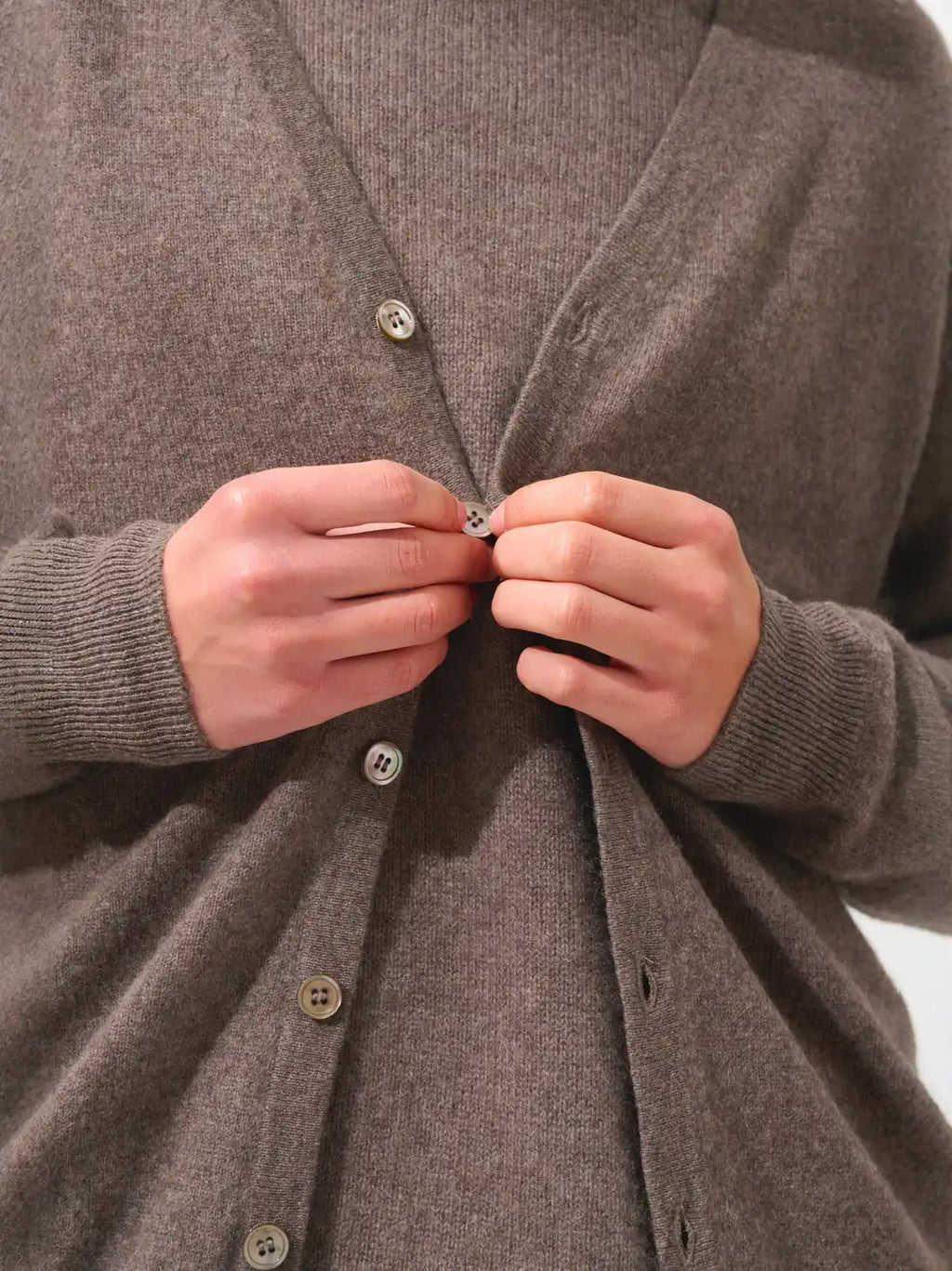 PIPA strickjacke v-ausschnitt taupe meliert
