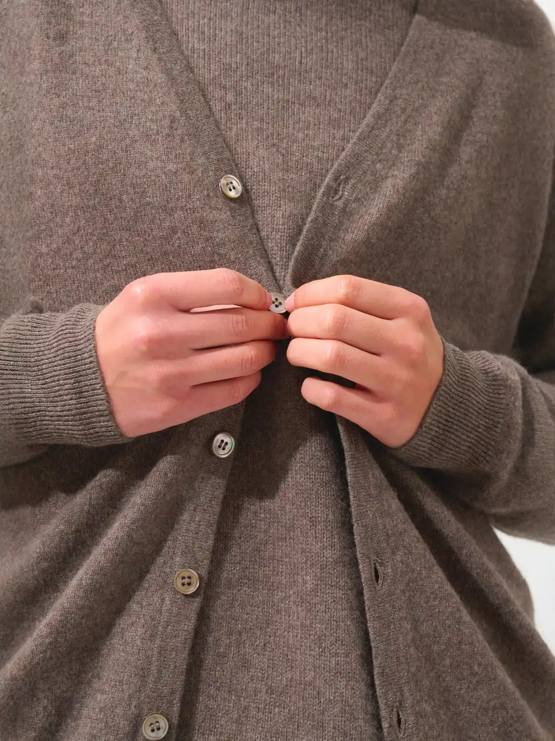 PIPA strickjacke v-ausschnitt taupe meliert