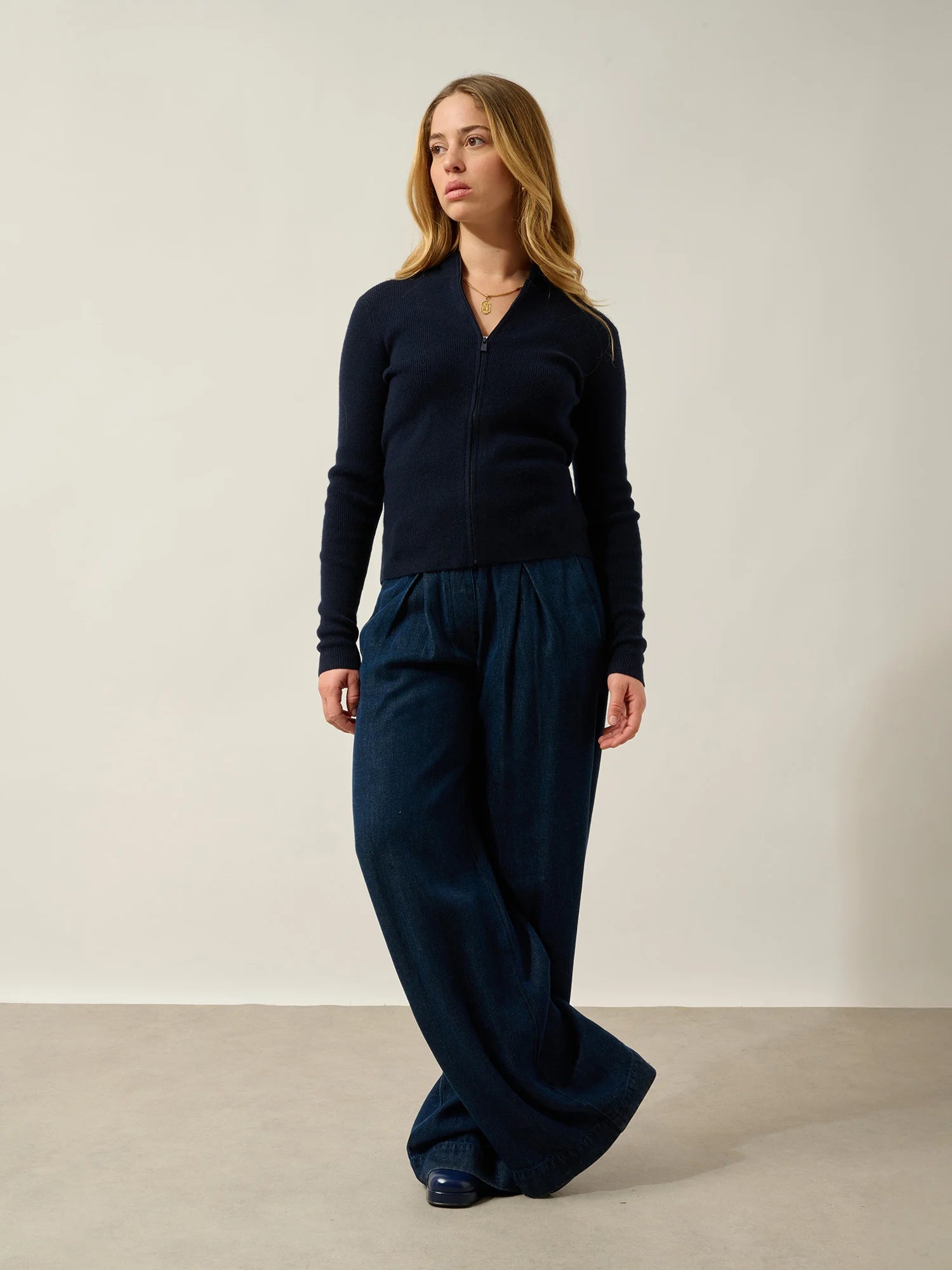ALBERTE gilet zippé col montant bleu marine