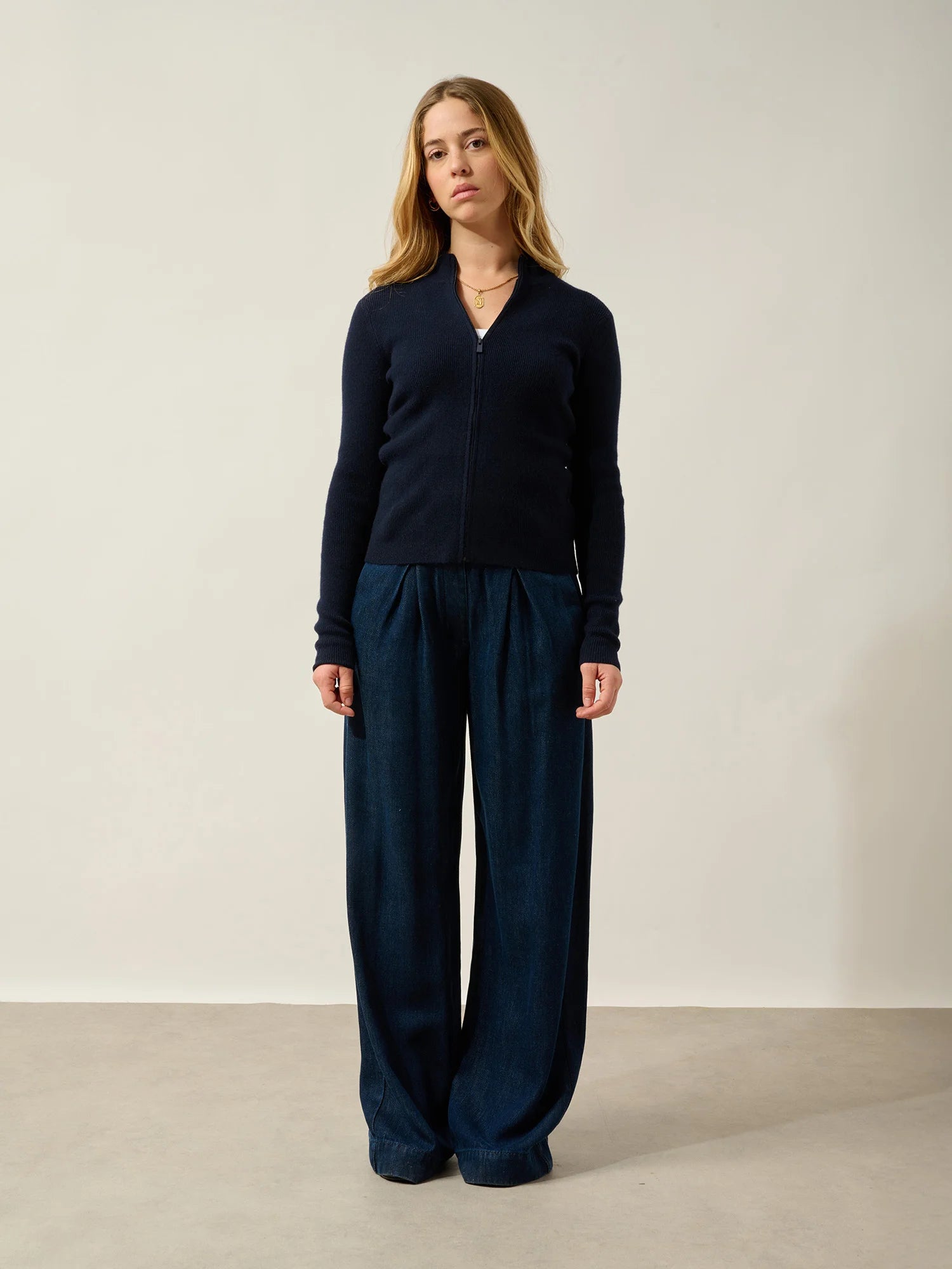 ALBERTE gilet zippé col montant bleu marine