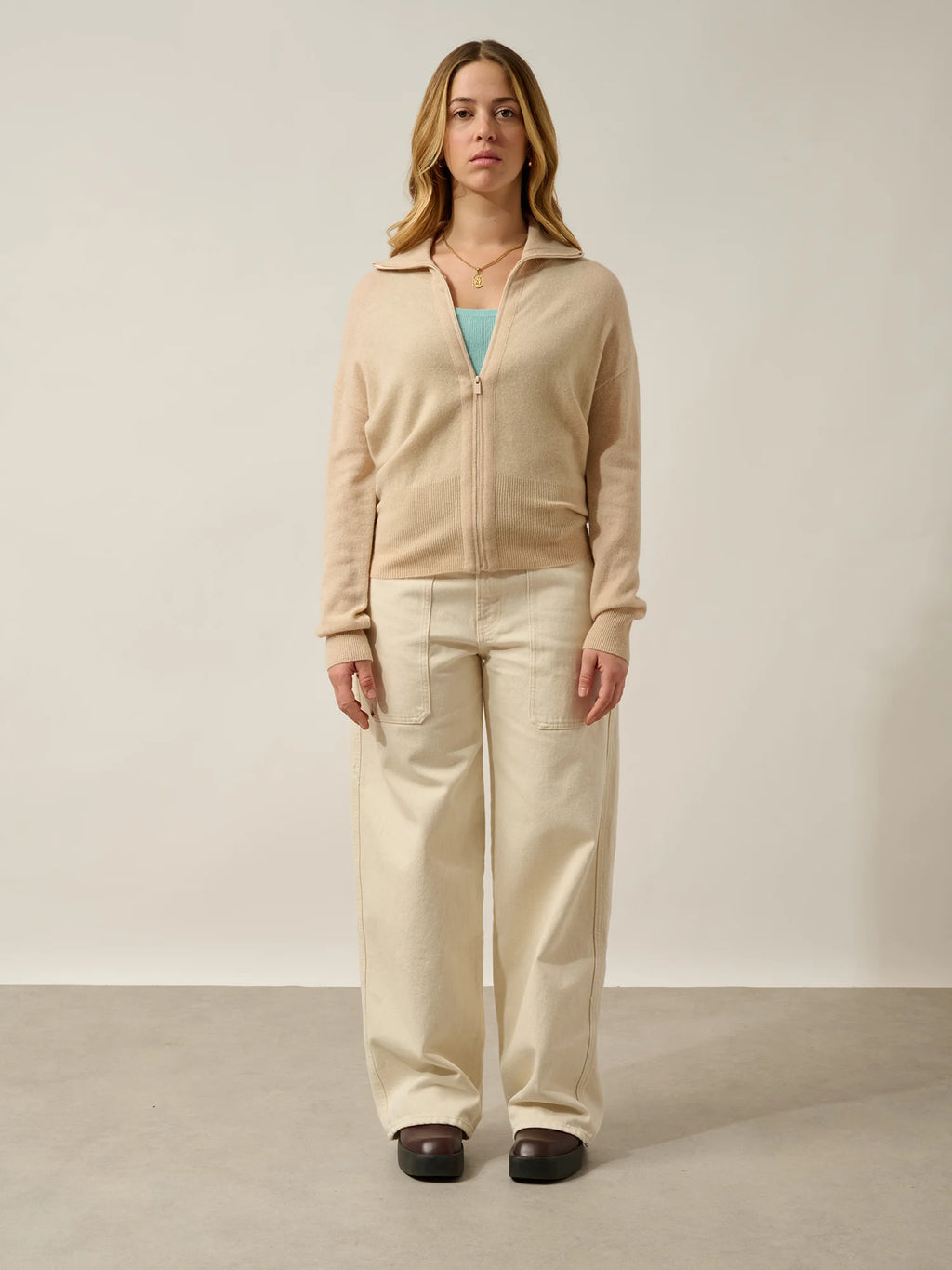 ANNELISE Gilet Zippé Col Camionneur Sable
