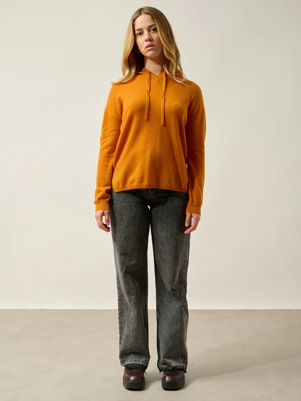 DORTE pullover mit kapuze ocker