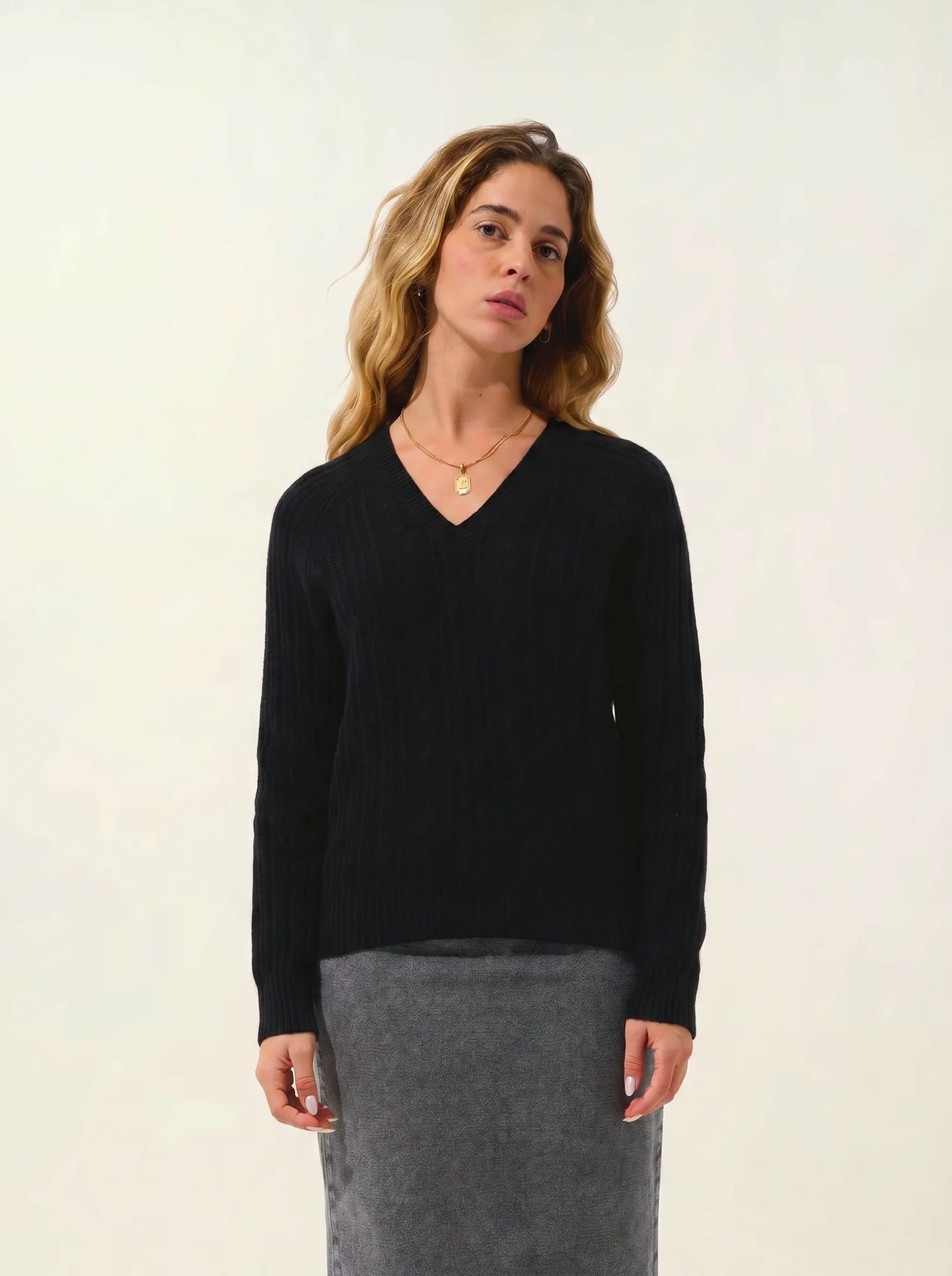 INDIRA sweater v-neck 6 ply black
