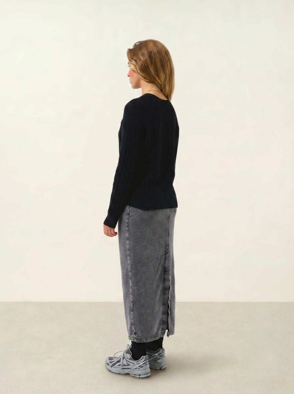 INDIRA sweater v-neck 6 ply black
