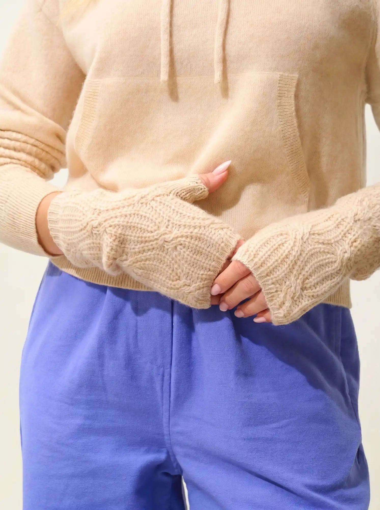 IRIS fingerless gloves 6 ply sand