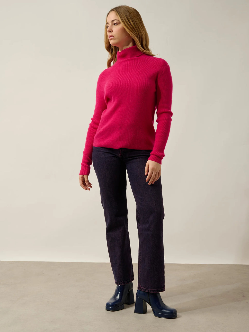 SUZIE pull col roulé fuchsia