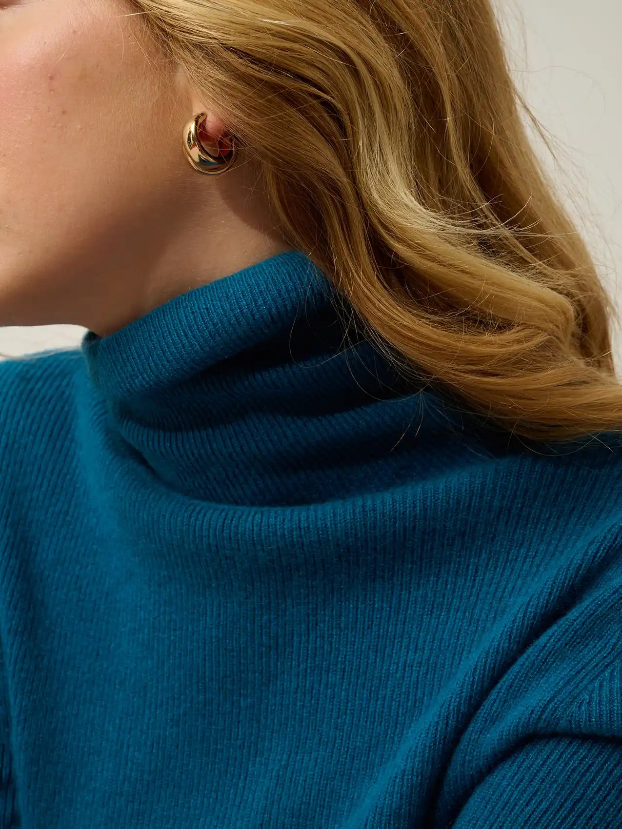 SUZIE sweater turtleneck peacock