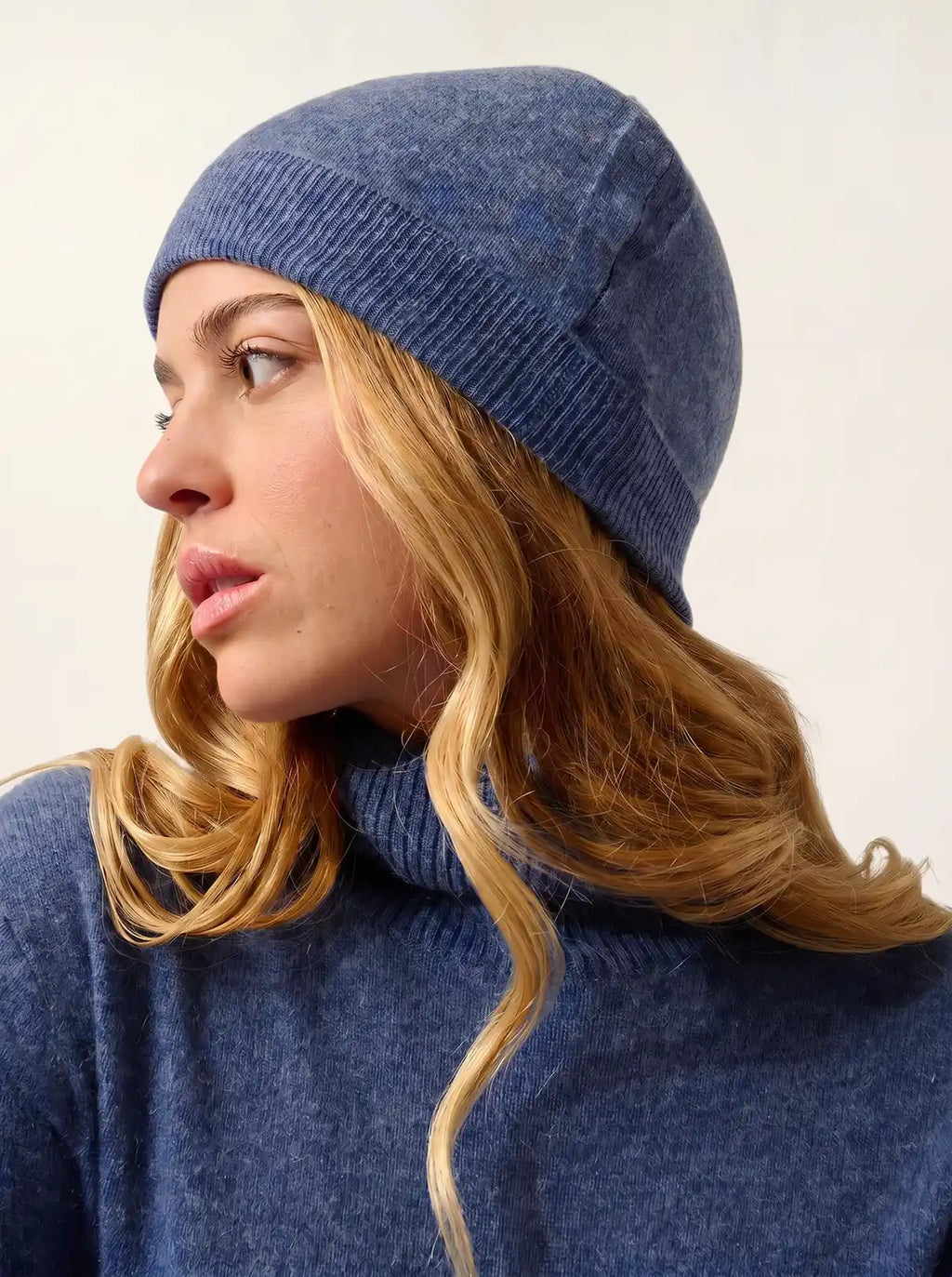 MANTI bonnet bleu denim