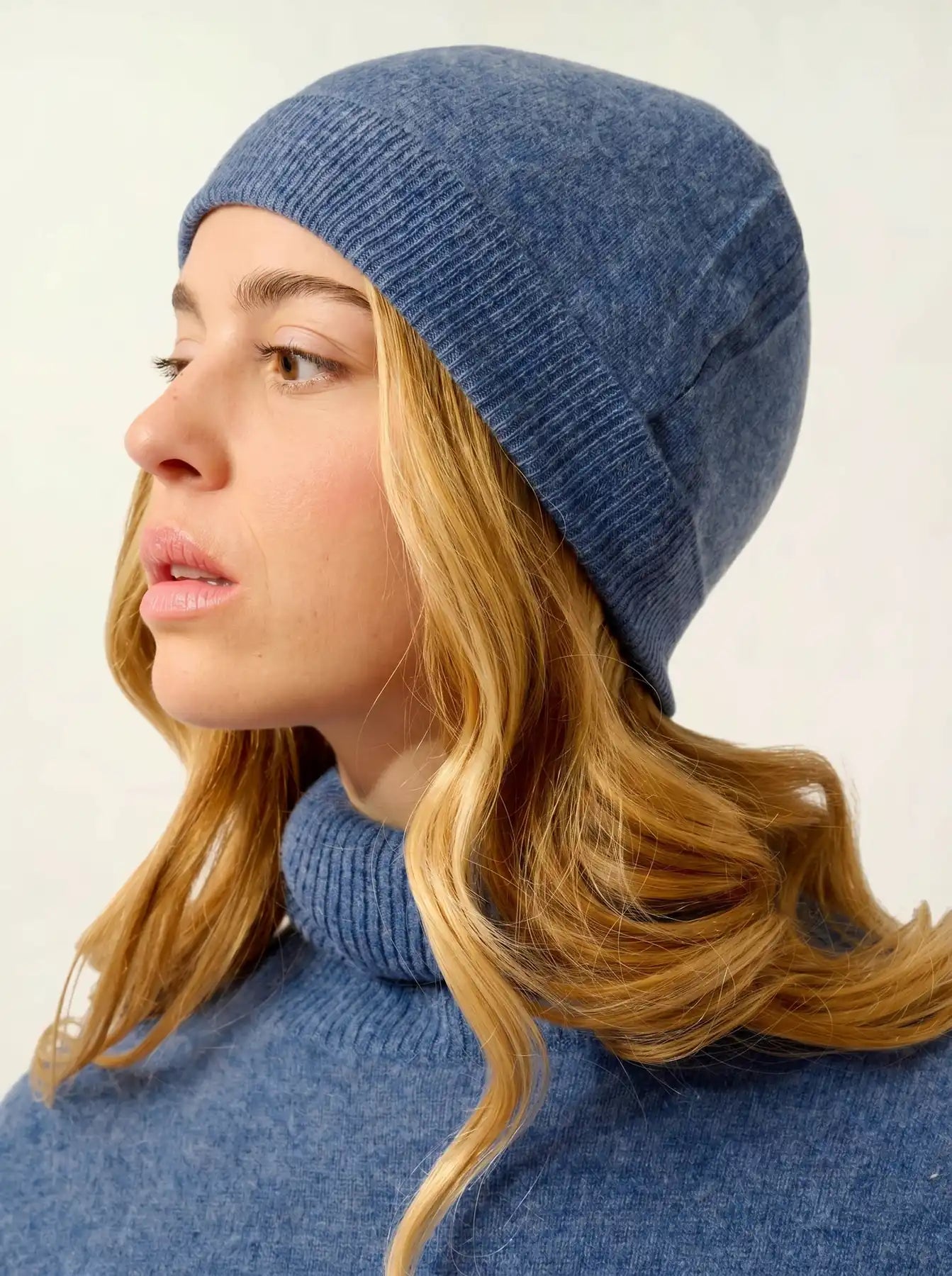 MANTI bonnet bleu denim