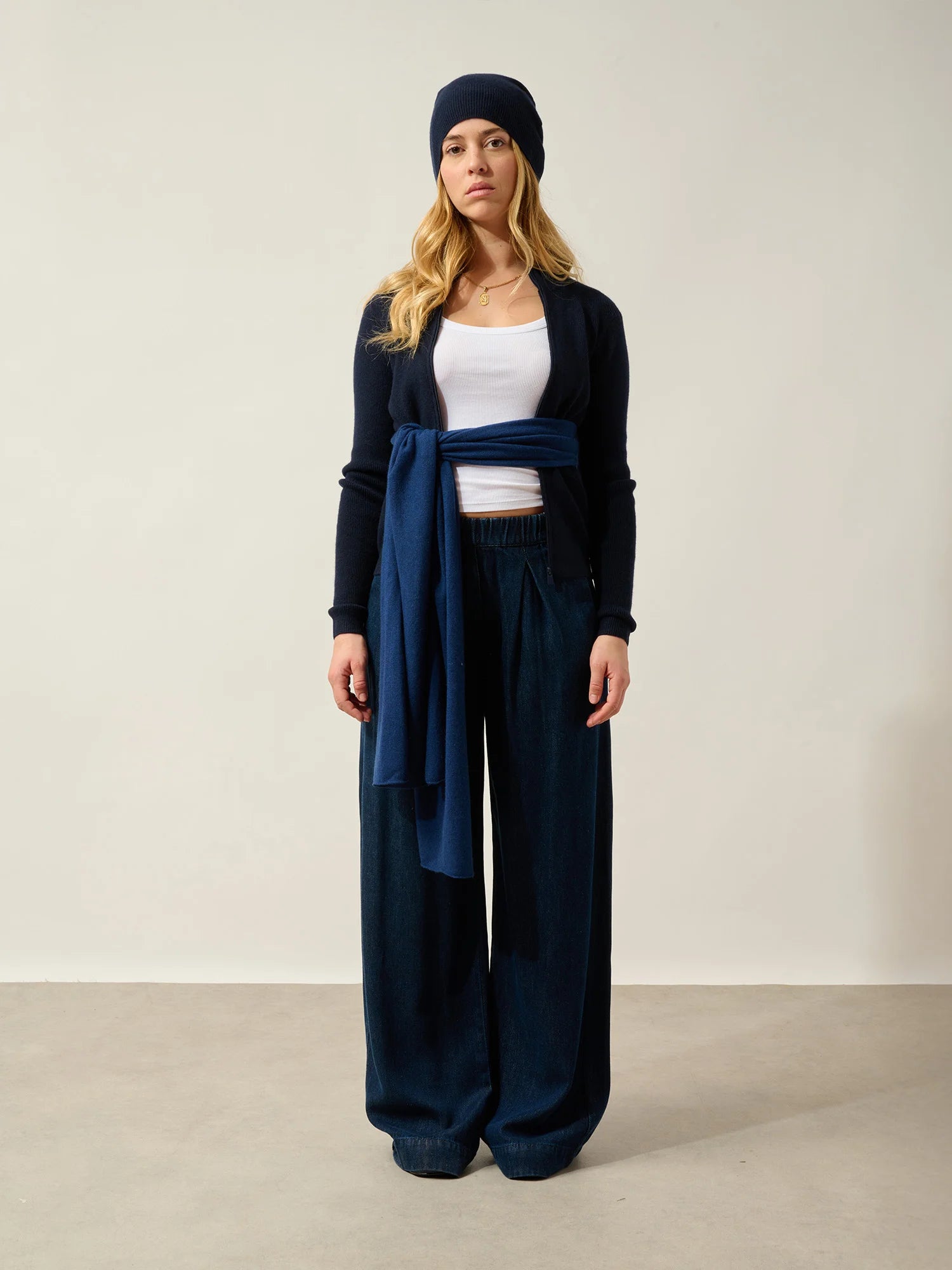 MANTI bonnet bleu marine
