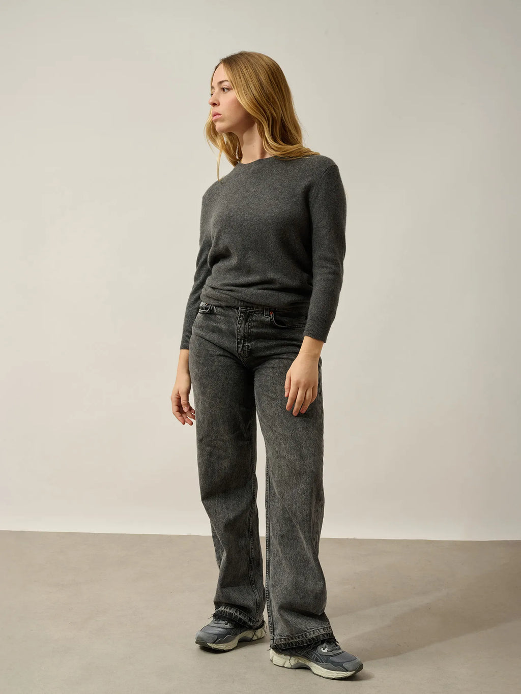 ESTARIS Sweater Crew Neck Buttoned Back Heather Charcoal