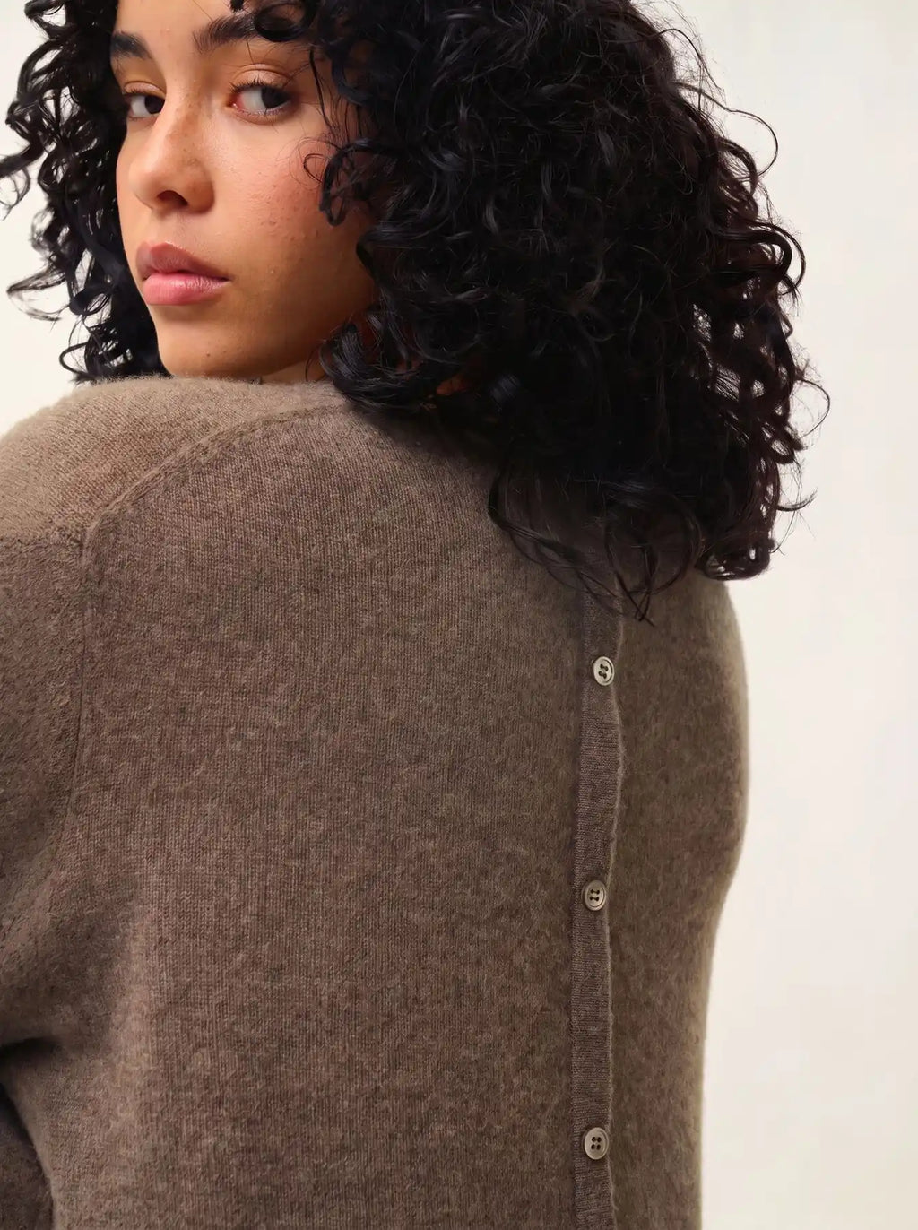ESTARIS sweater crew neck buttoned back heather taupe