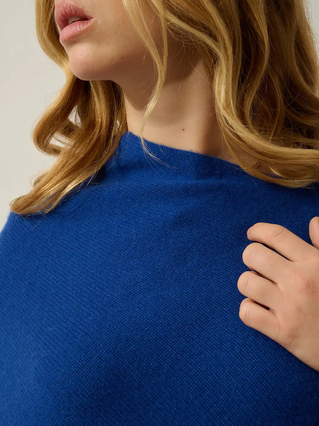 MERYL poncho 4 ply ultramarine