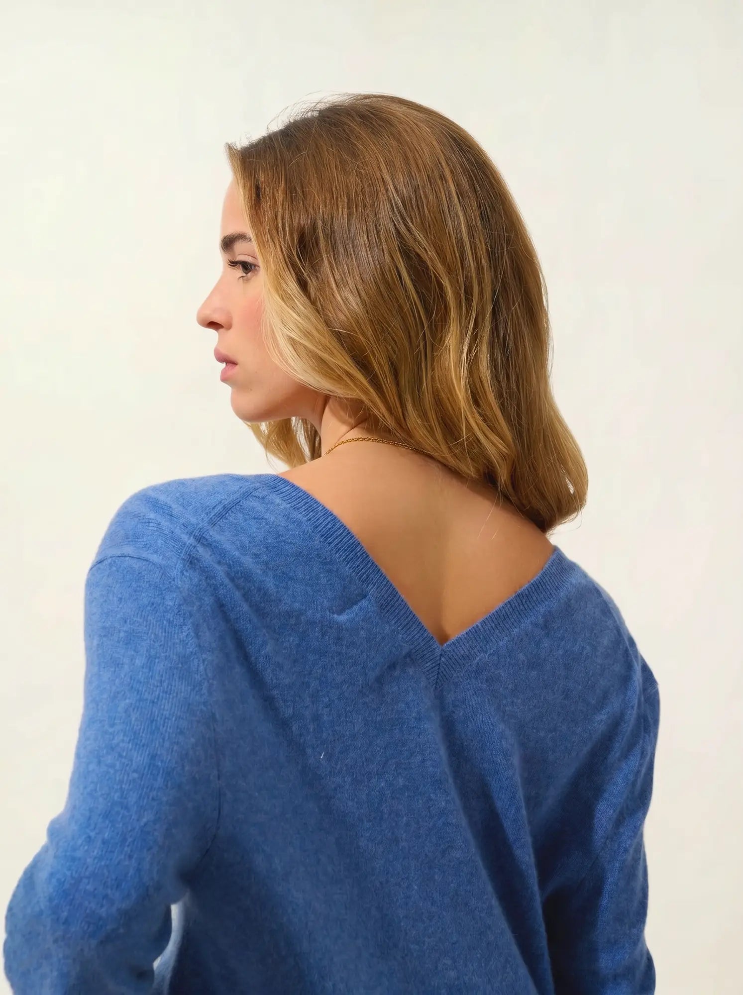 GIEGN Pullover V-Ausschnitt vorne und hinten Denimblau
