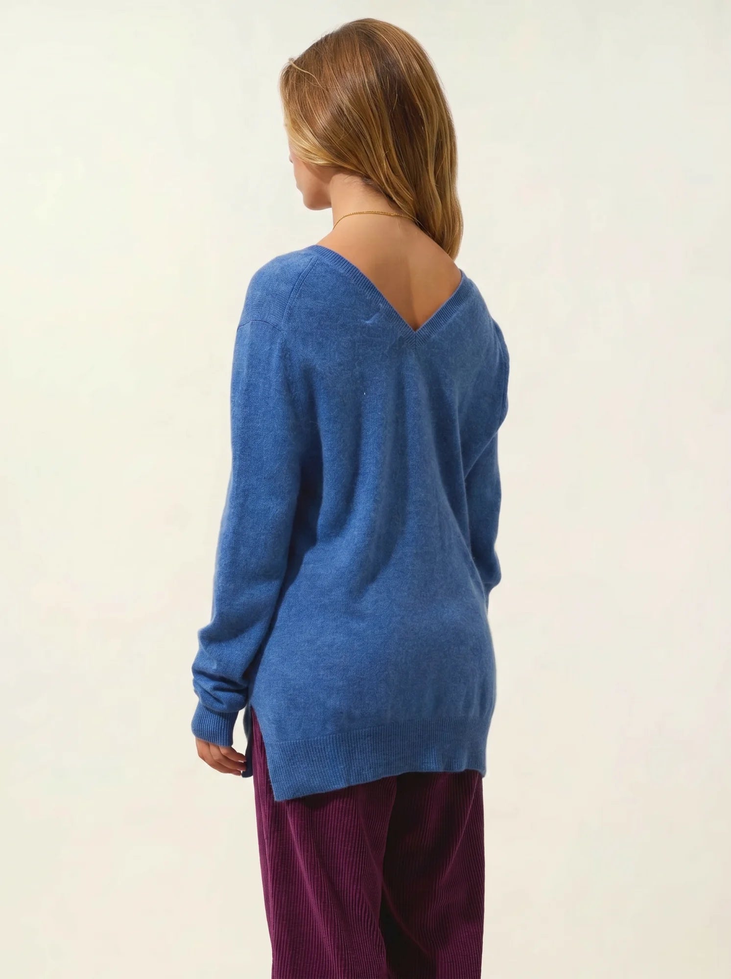 GIEGN Pullover V-Ausschnitt vorne und hinten Denimblau