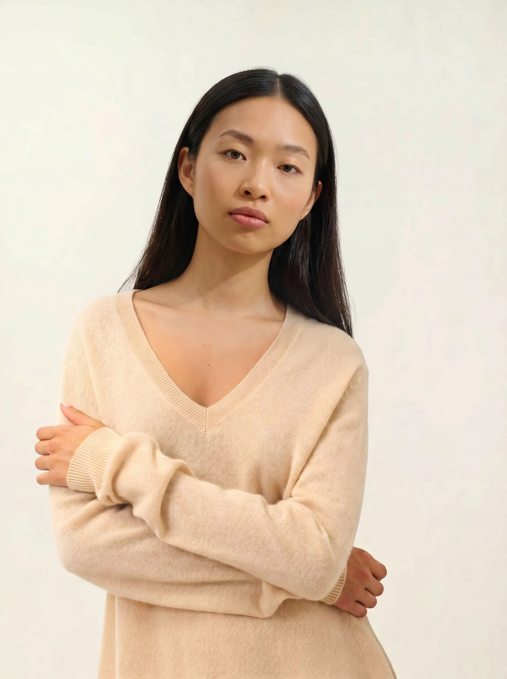 GIEGN Pullover V-Ausschnitt vorne und hinten Sand
