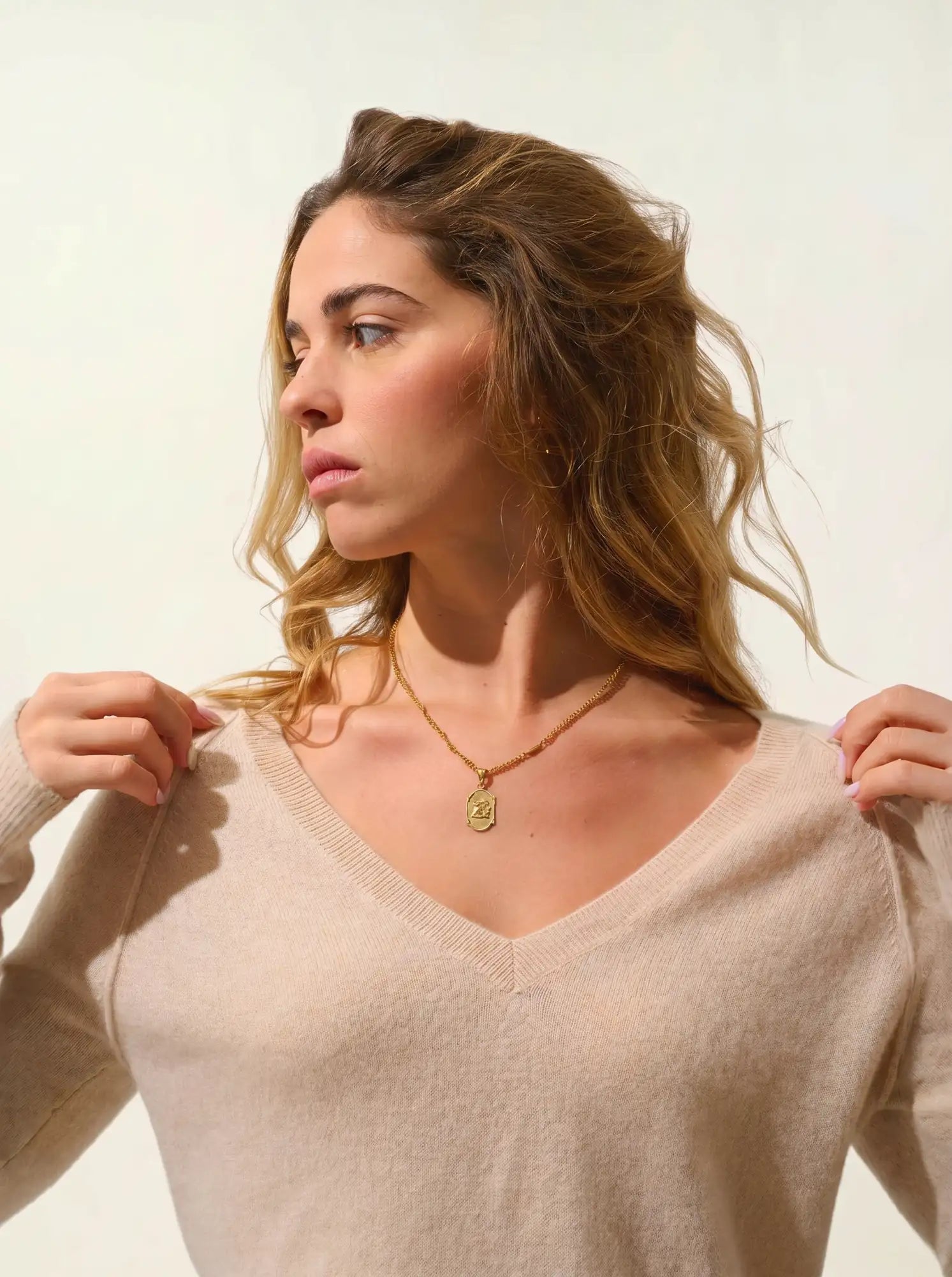 GIUSALET sweater v-neck sand