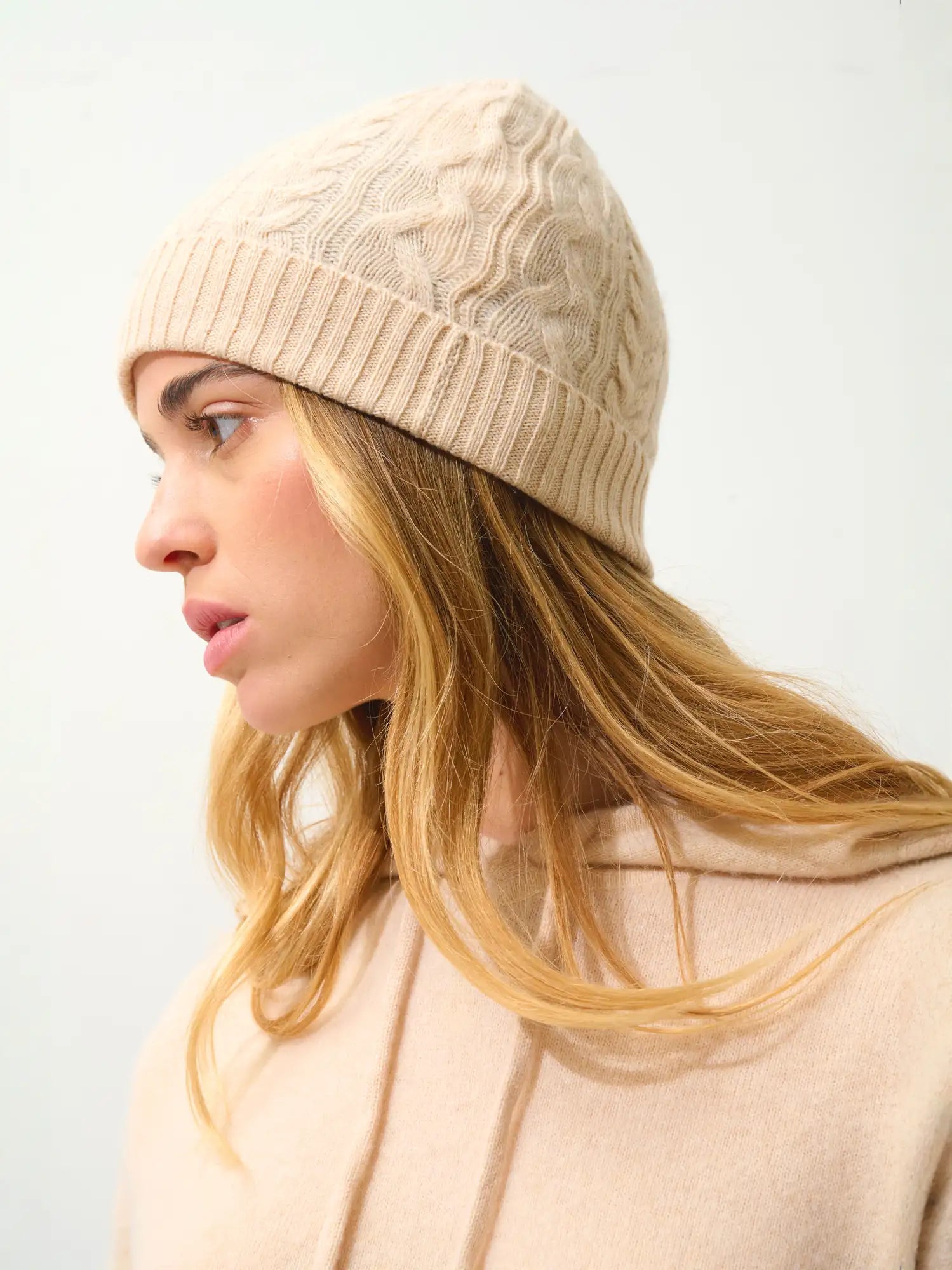 SCOTT beanie 4 ply sand