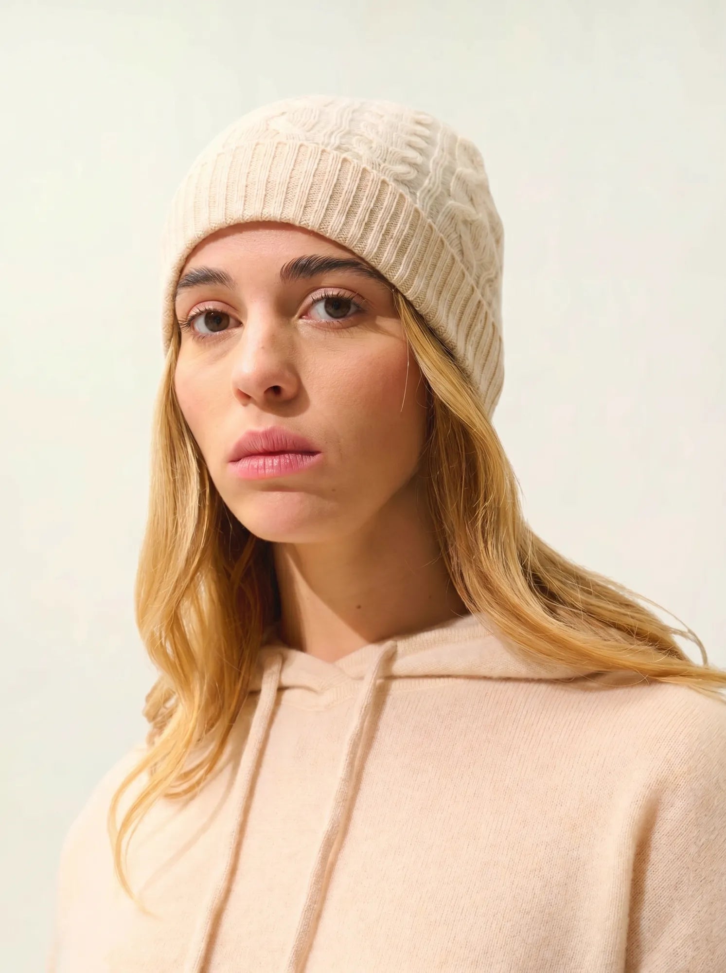 SCOTT beanie 4 ply sand