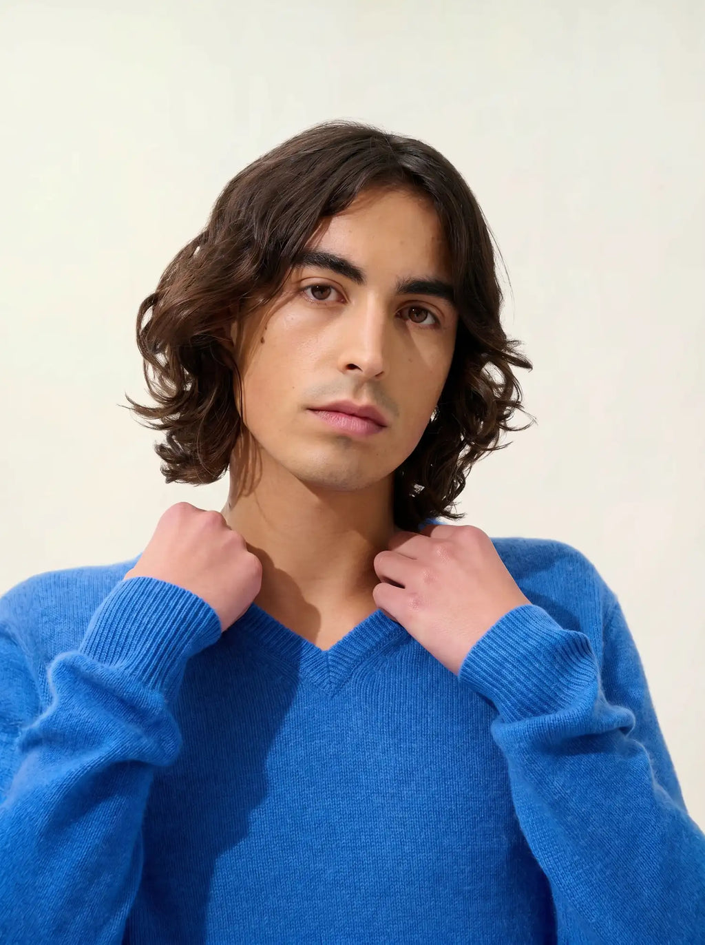 VICTOR sweater v-neck 4 ply electric blue