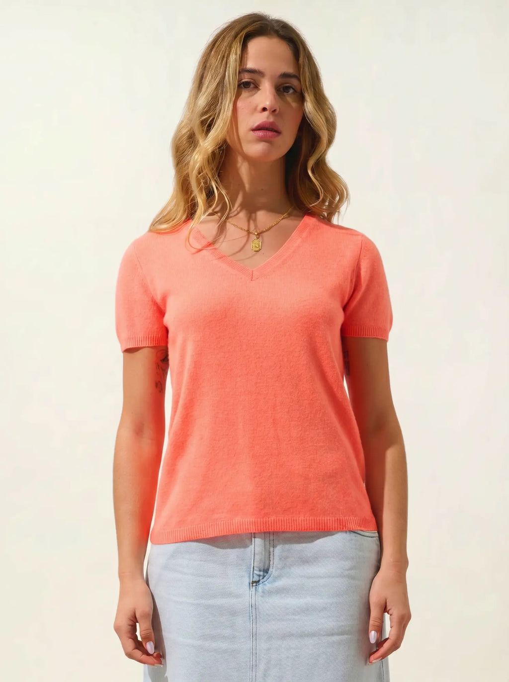 KALI t-shirt v-neck neon orange