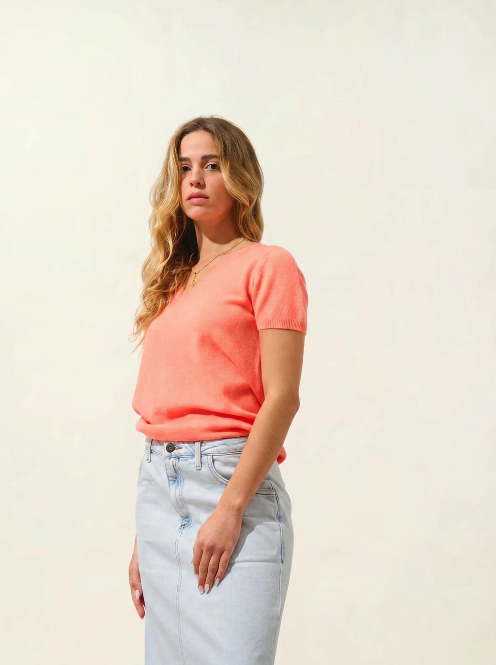 KALI t-shirt v-neck neon orange